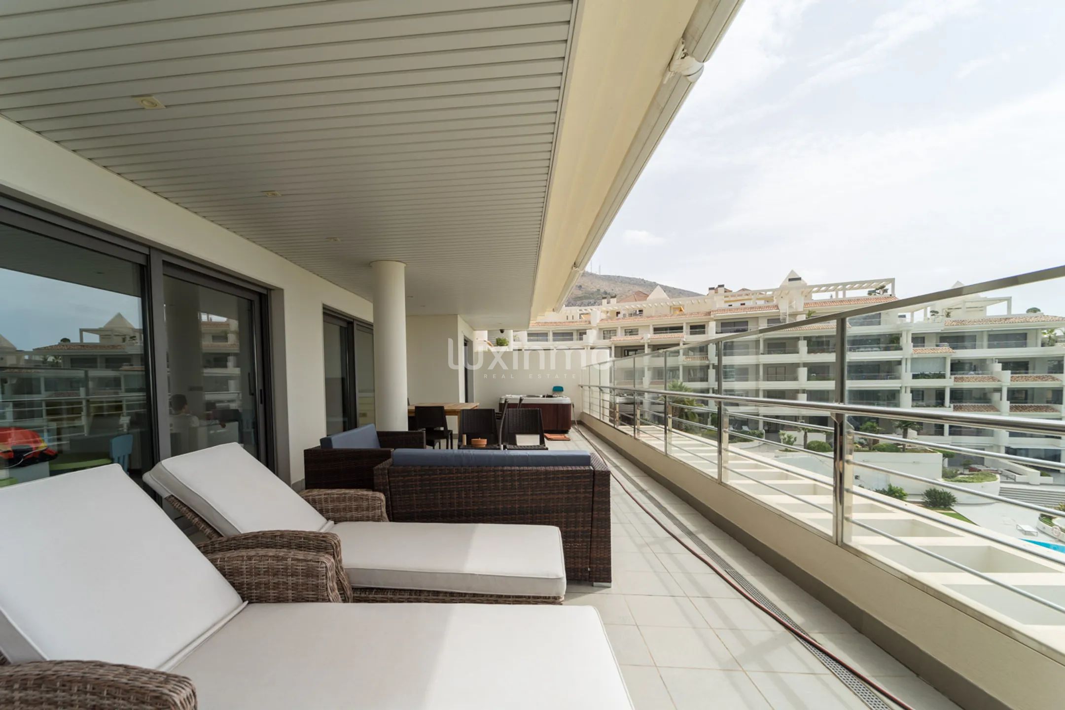 Penthouse on the first beach line overlooking the sea in Altea — photo 9
