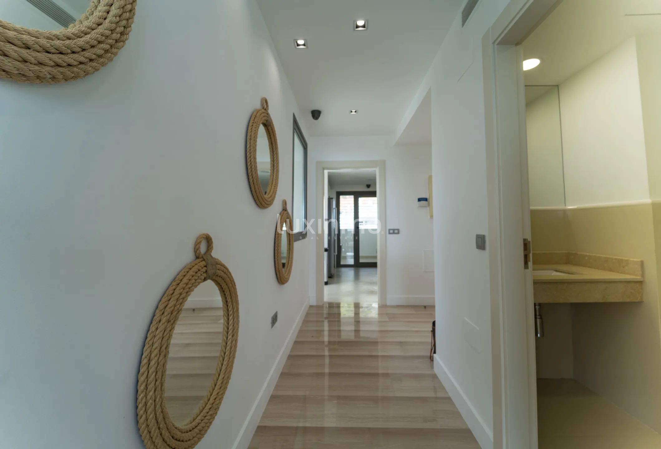 Penthouse on the first beach line overlooking the sea in Altea — photo 15