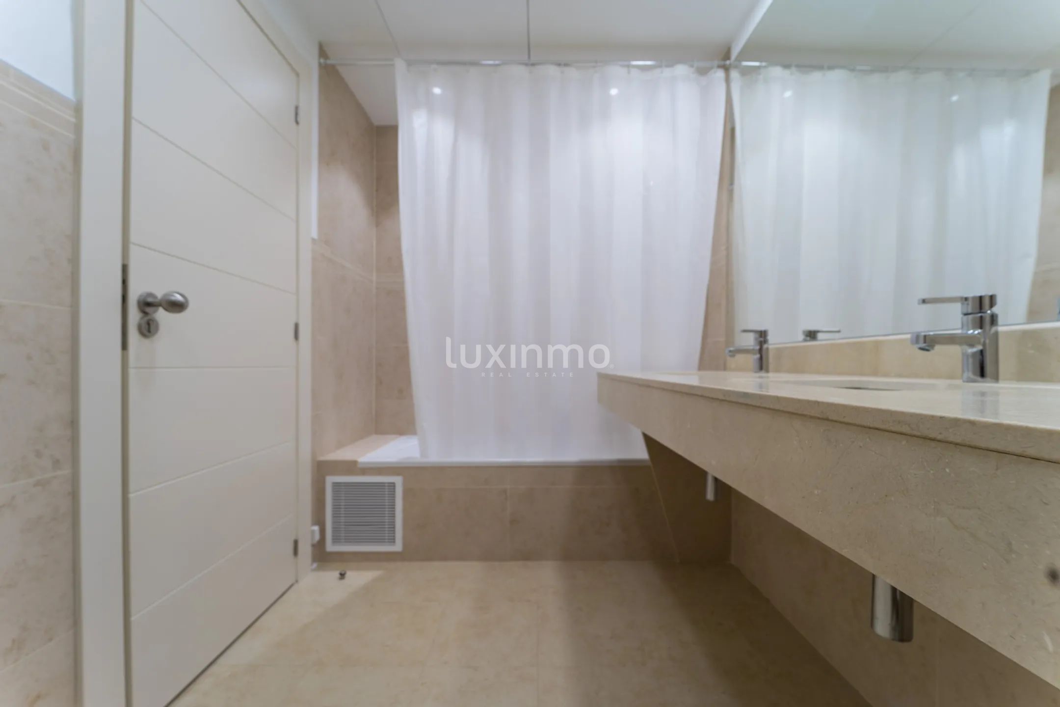 Penthouse on the first beach line overlooking the sea in Altea — photo 23