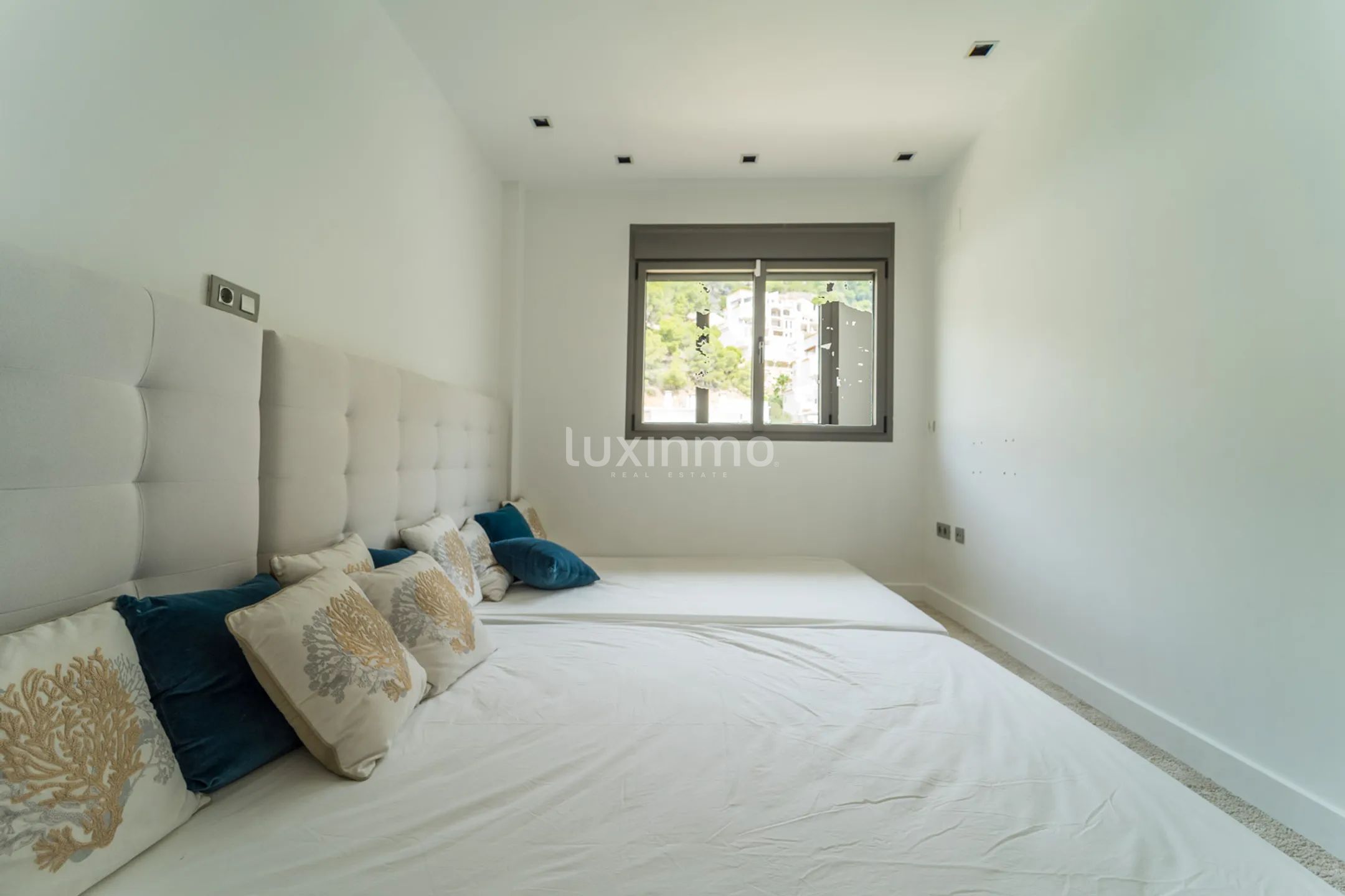 Penthouse on the first beach line overlooking the sea in Altea — photo 26