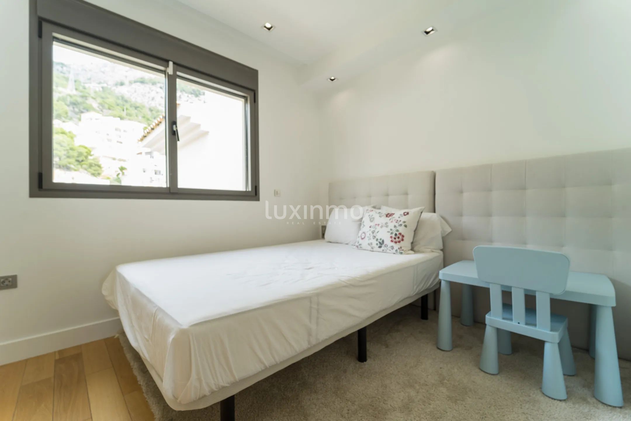 Penthouse on the first beach line overlooking the sea in Altea — photo 27