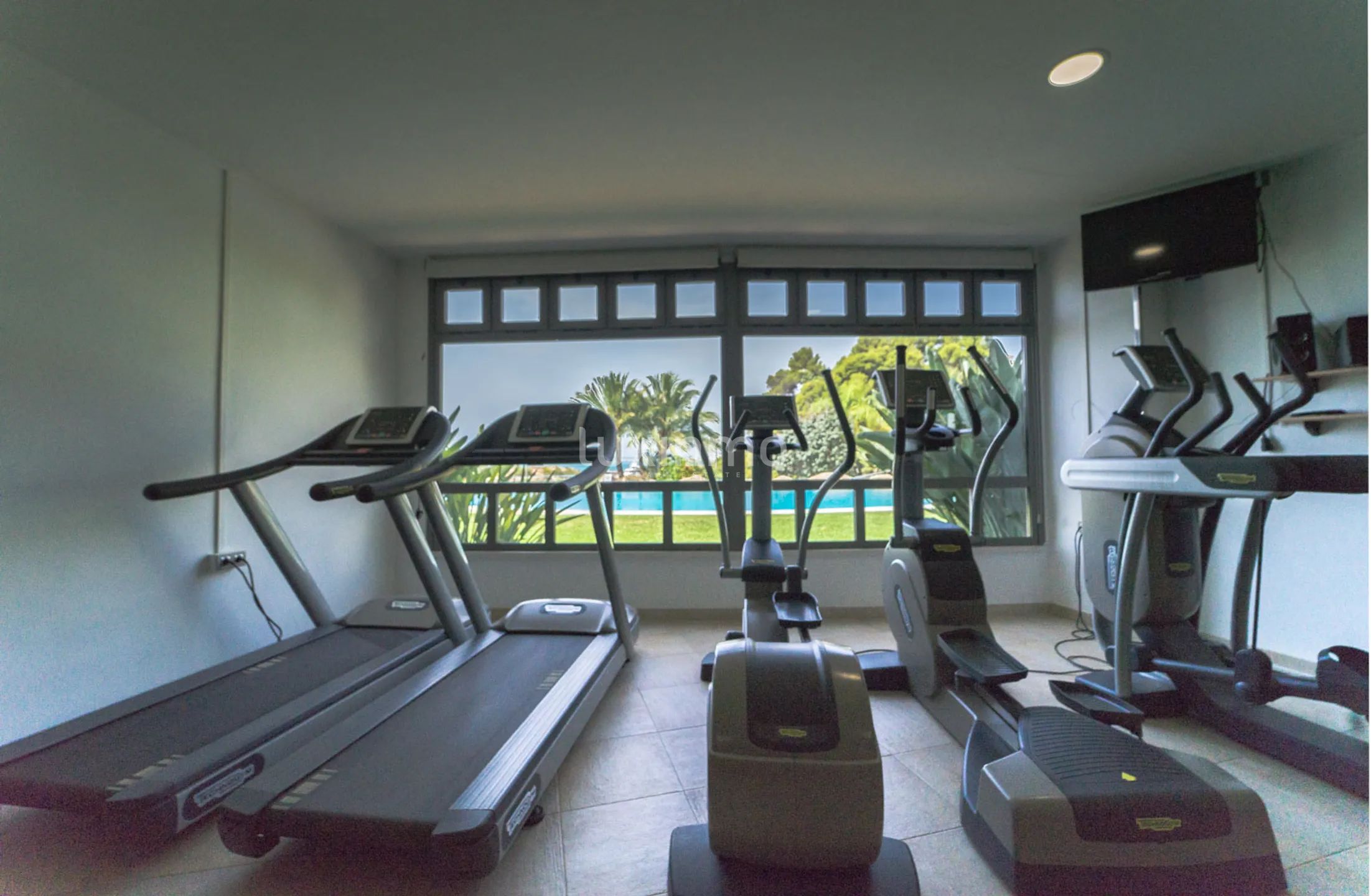 Penthouse on the first beach line overlooking the sea in Altea — photo 32