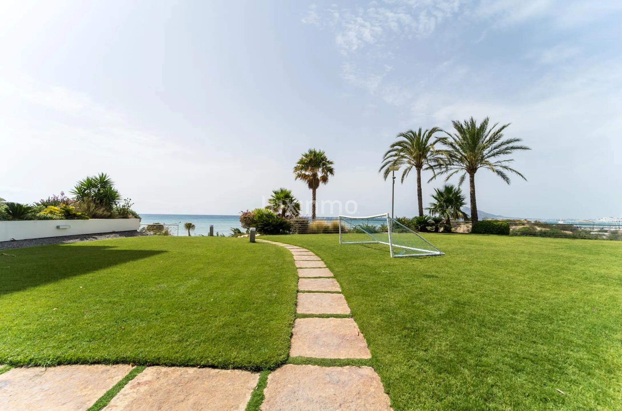 Penthouse on the first beach line overlooking the sea in Altea — photo 4