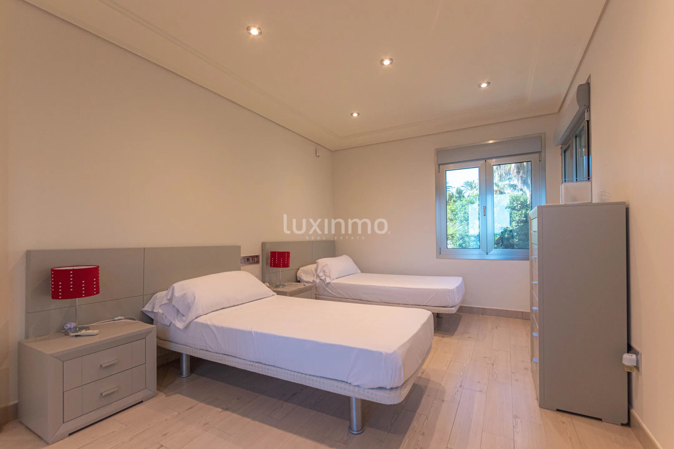 Продается вилла на побережье Кальпе с открытым видом на море — photo 30