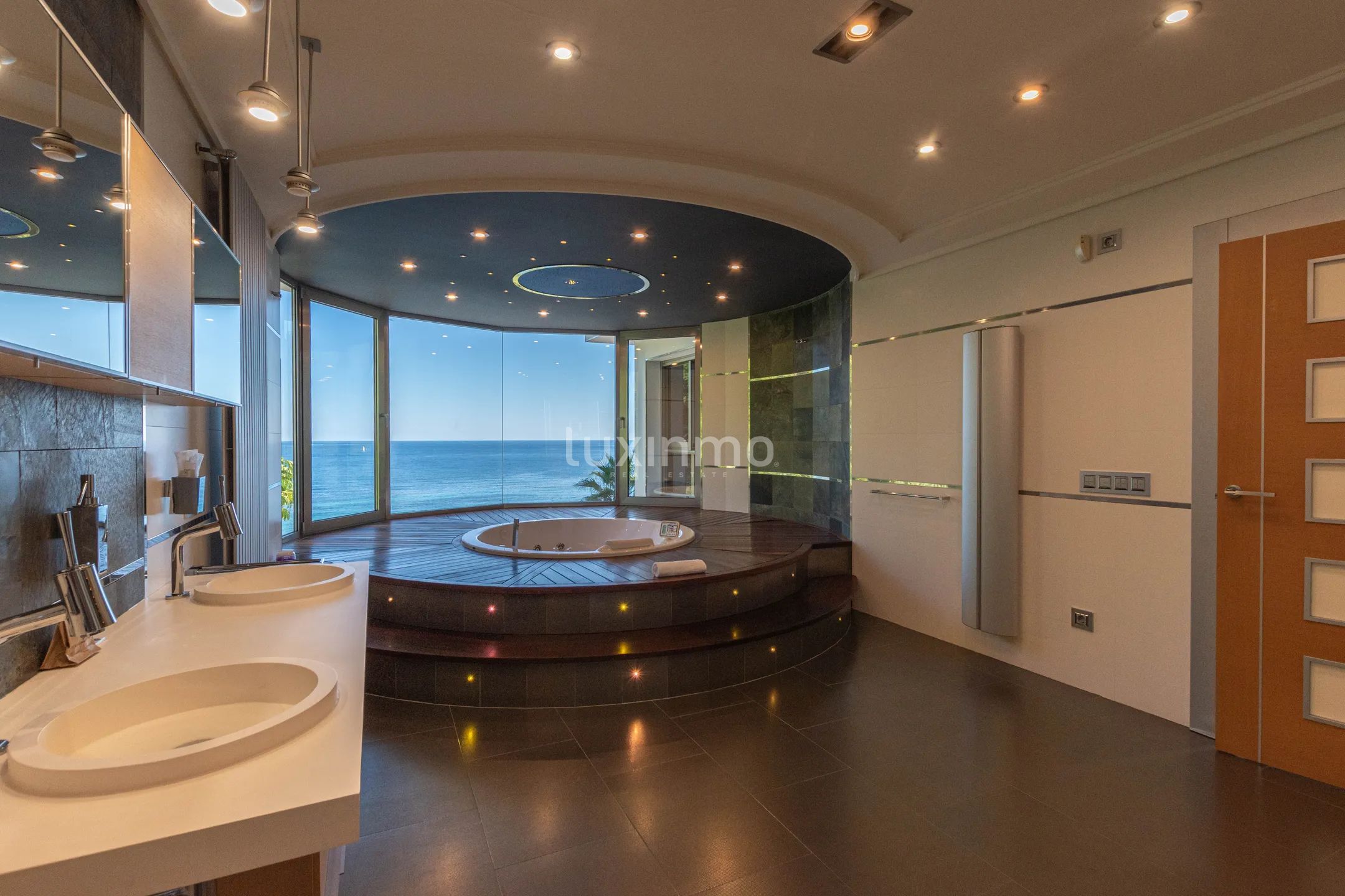 Продается вилла на побережье Кальпе с открытым видом на море — photo 36