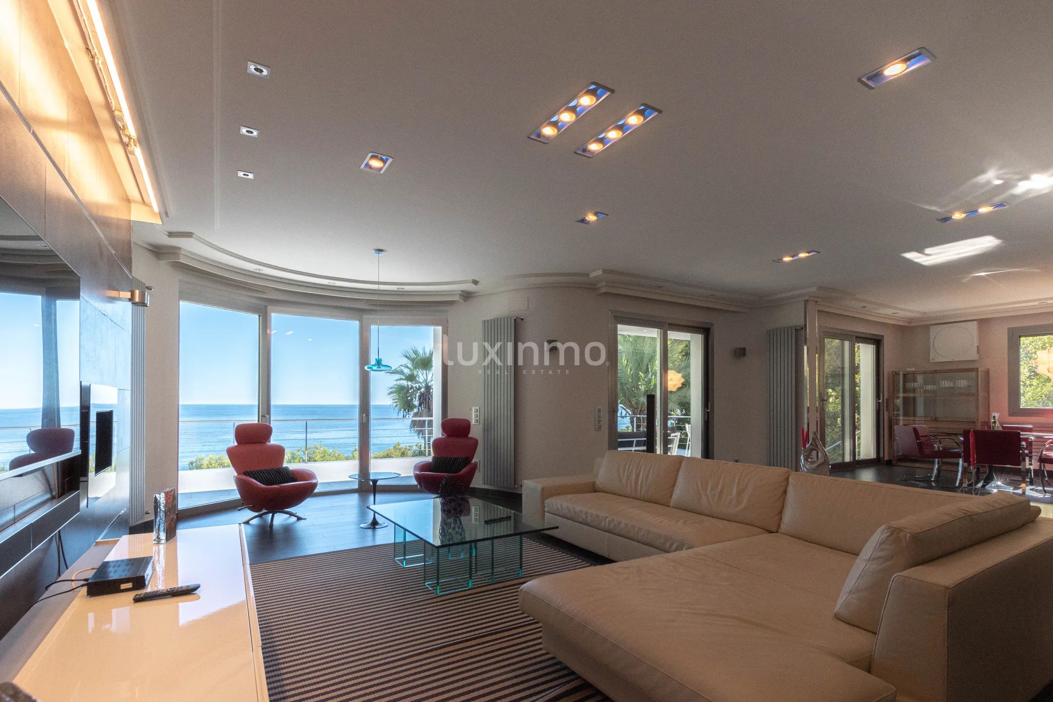 Продается вилла на побережье Кальпе с открытым видом на море — photo 16