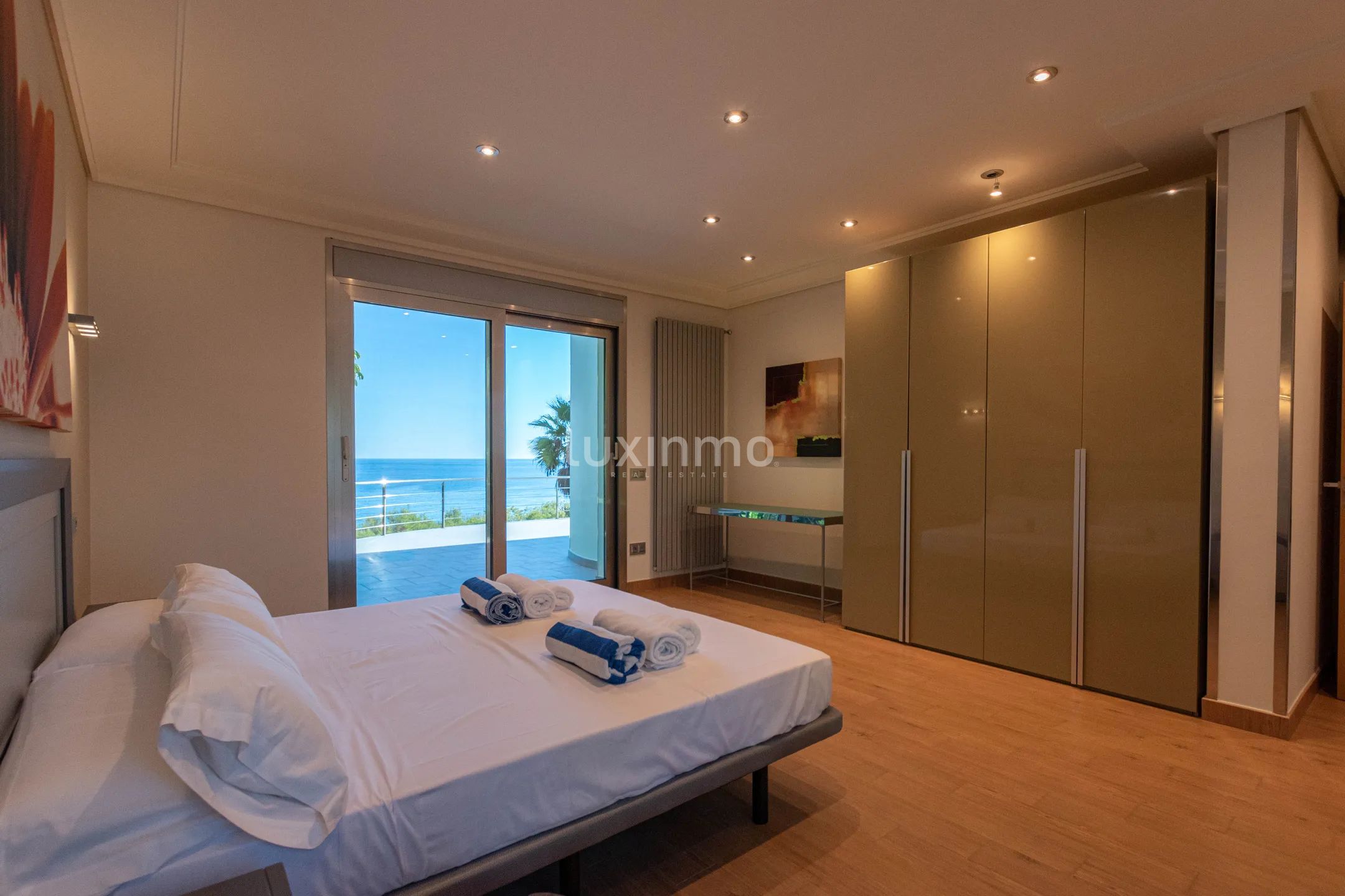 Продается вилла на побережье Кальпе с открытым видом на море — photo 20