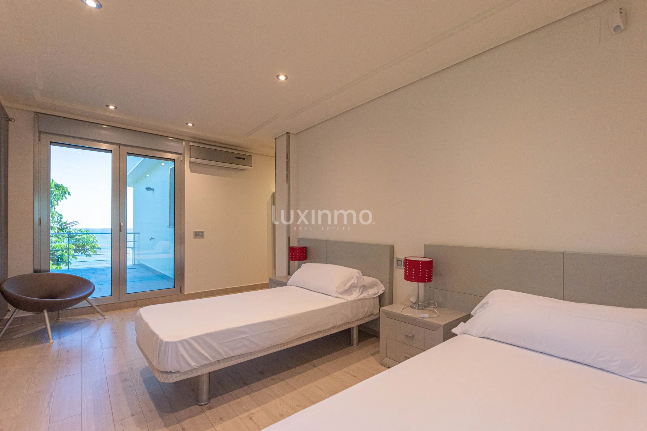 Продается вилла на побережье Кальпе с открытым видом на море — photo 29