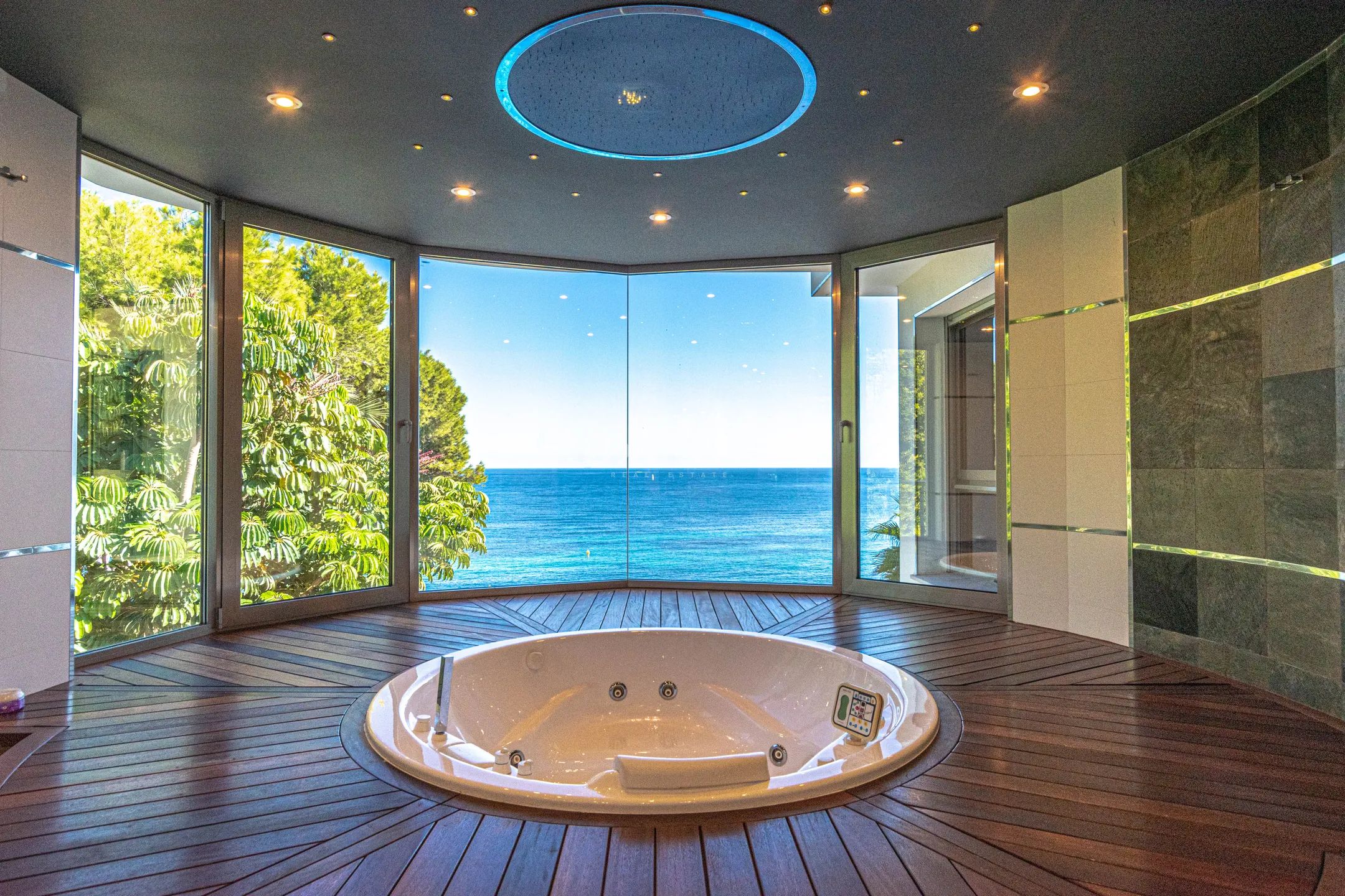 Продается вилла на побережье Кальпе с открытым видом на море — photo 37