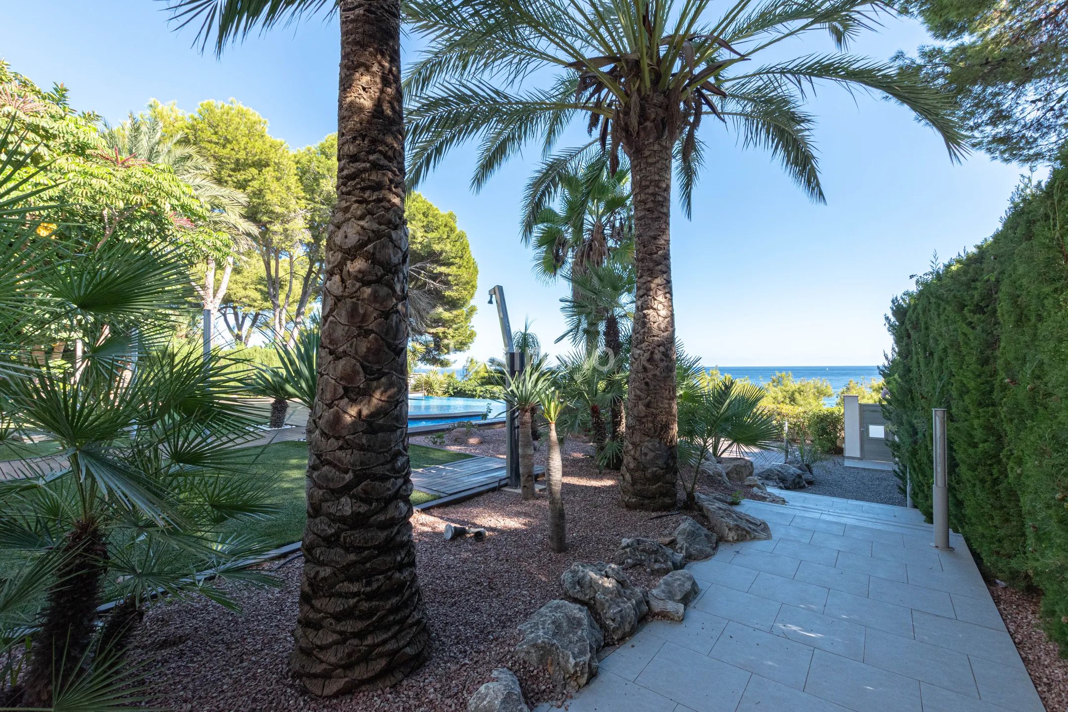 Продается вилла на побережье Кальпе с открытым видом на море — photo 11