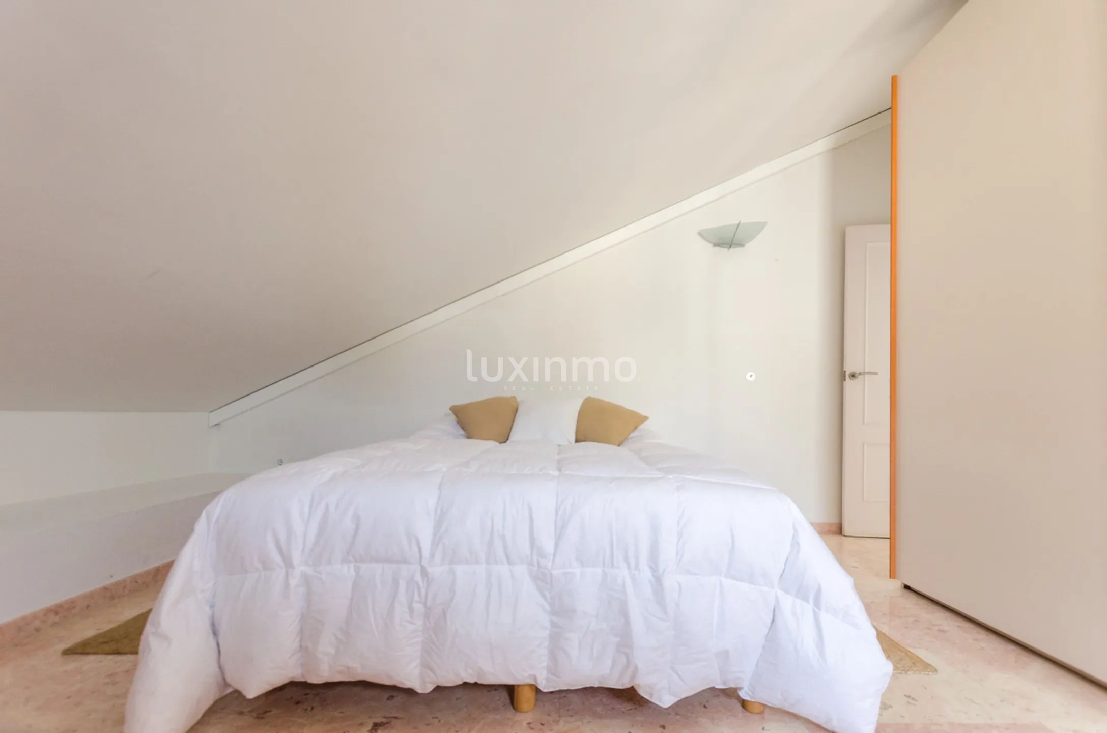 Se vende ático de lujo en Marina Greenwich Campomanes — photo 13