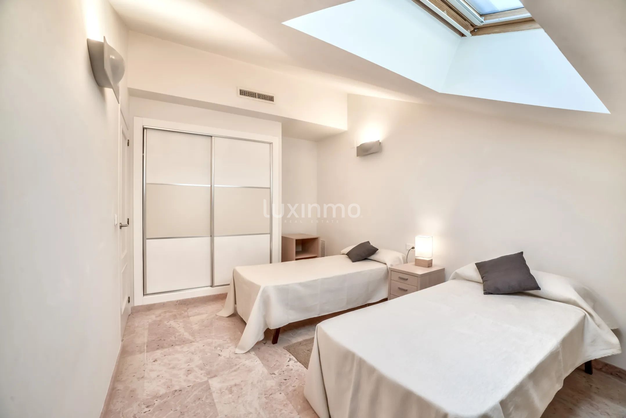 Se vende ático de lujo en Marina Greenwich Campomanes — photo 17