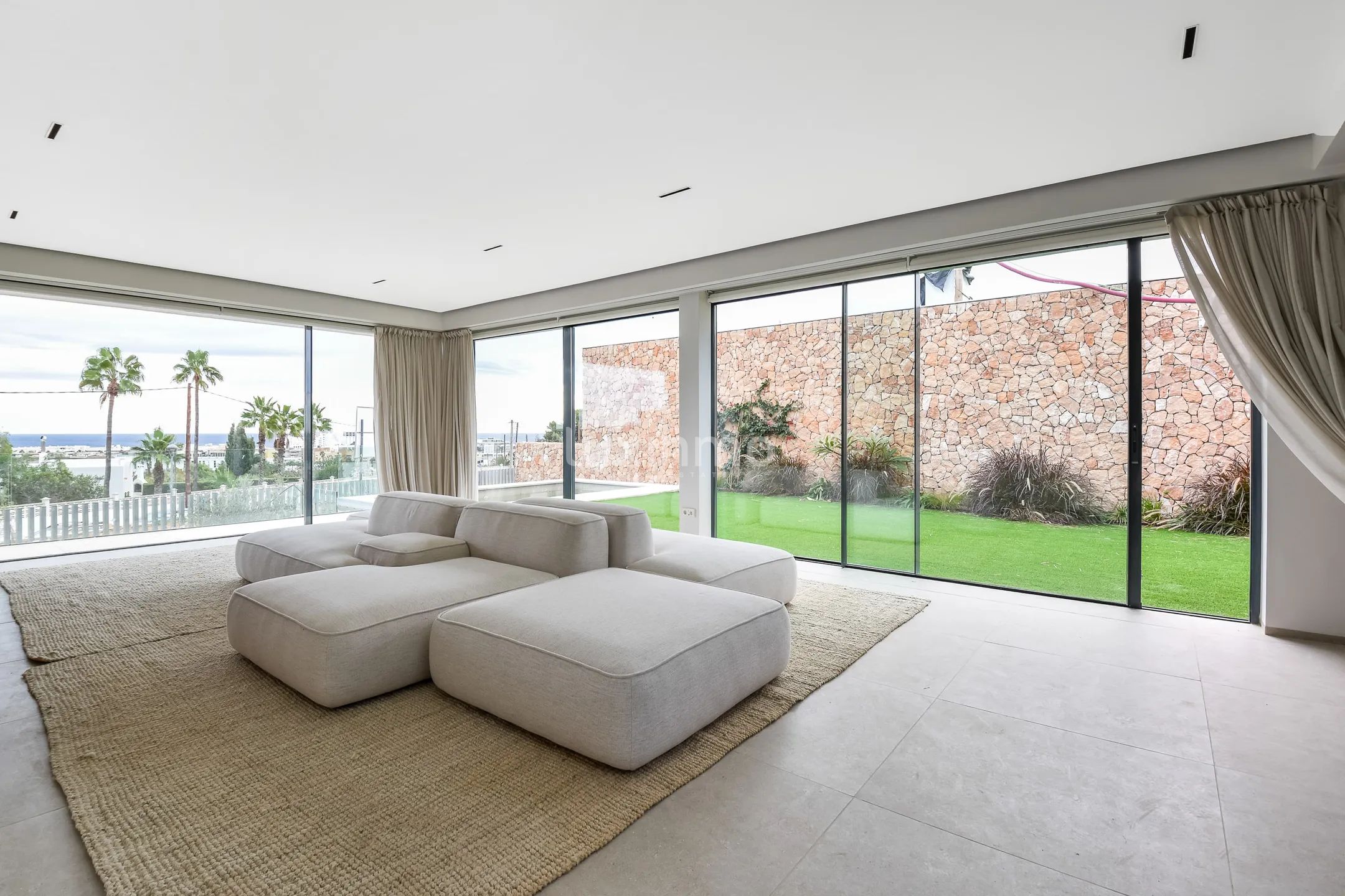 Modern Luxury Villa in Santa Eulalia del Río — photo 8