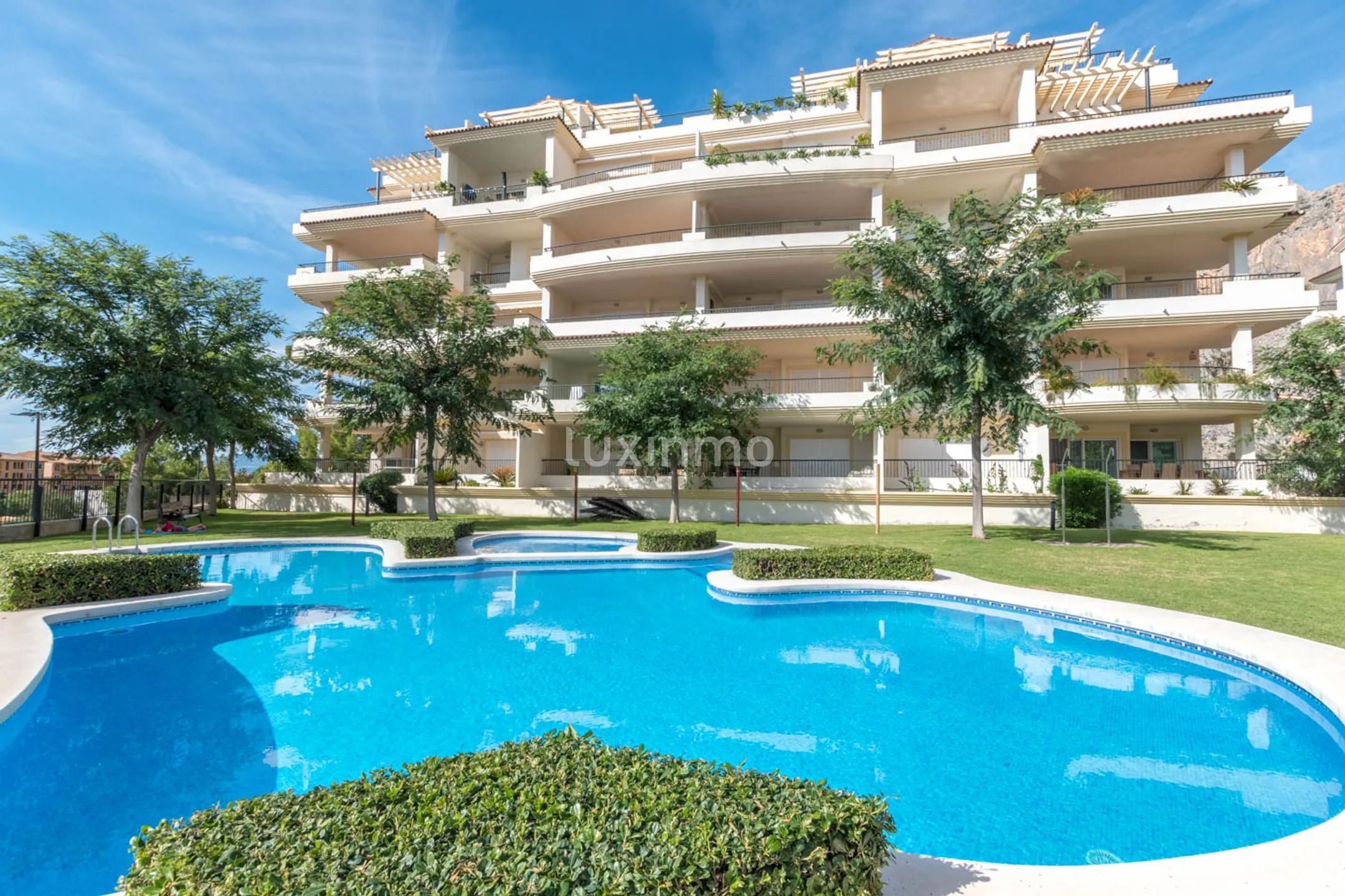 Apartment for rent in the urbanization of Mascarat