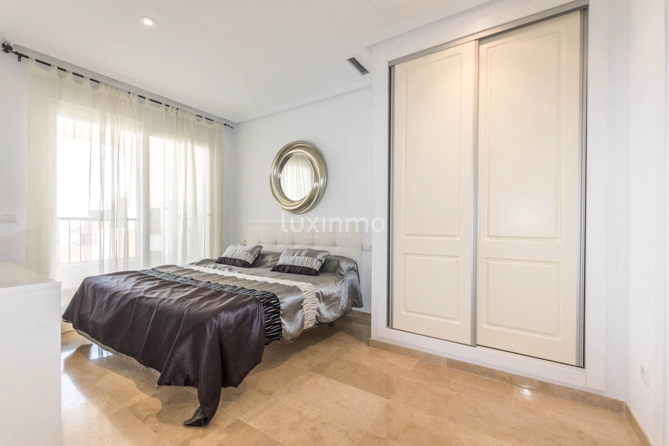 Apartment for rent in the urbanization of Mascarat — photo 16