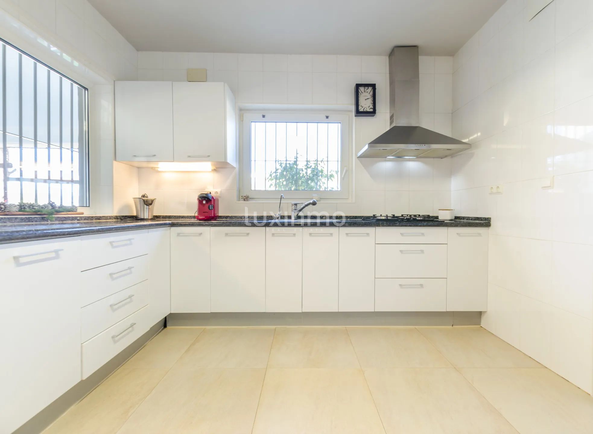 Zu verkaufen einstöckige Villa mit schöner Aussicht in Albir — photo 12