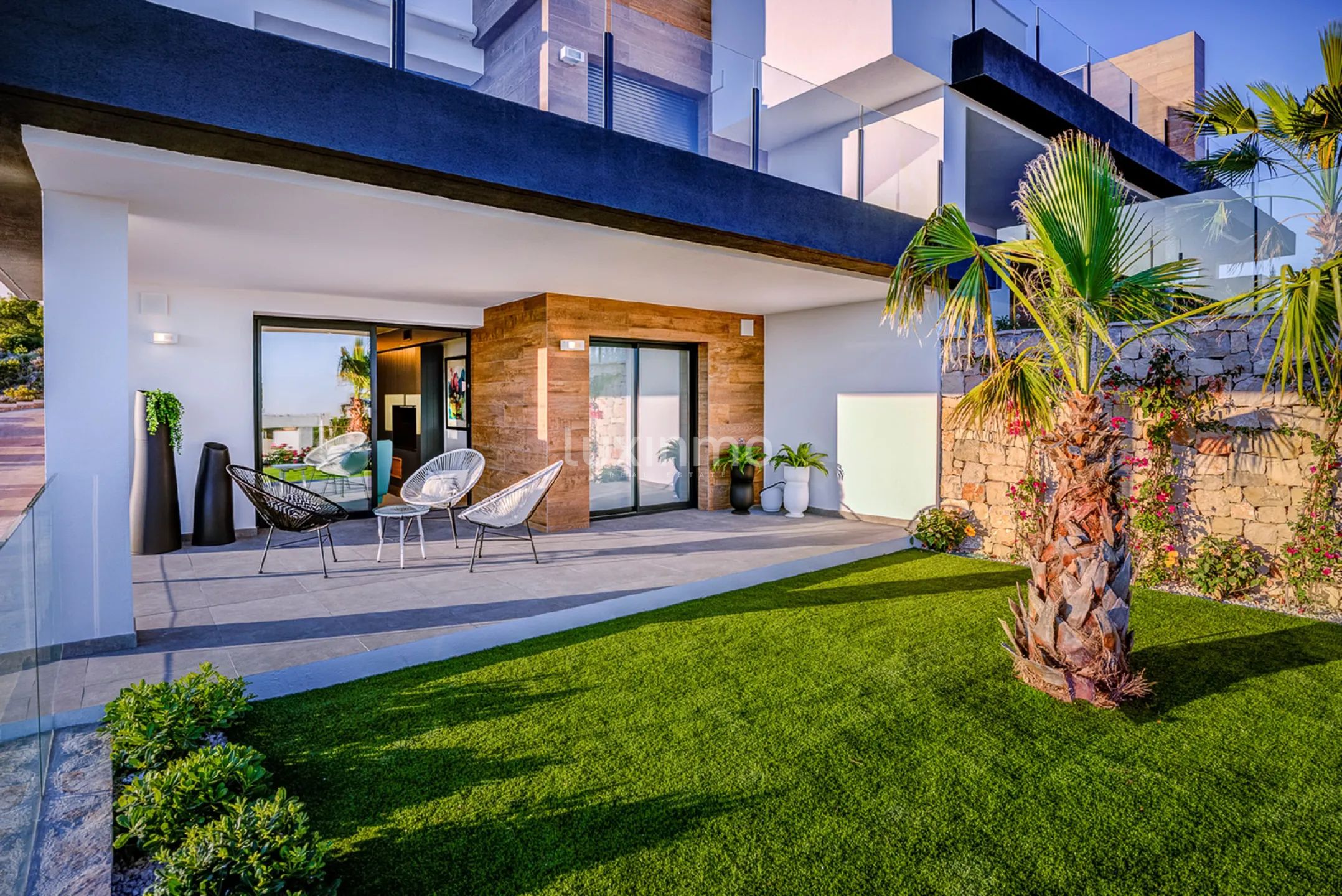 Modern Bungalow w Cumbre del Sol — photo 35