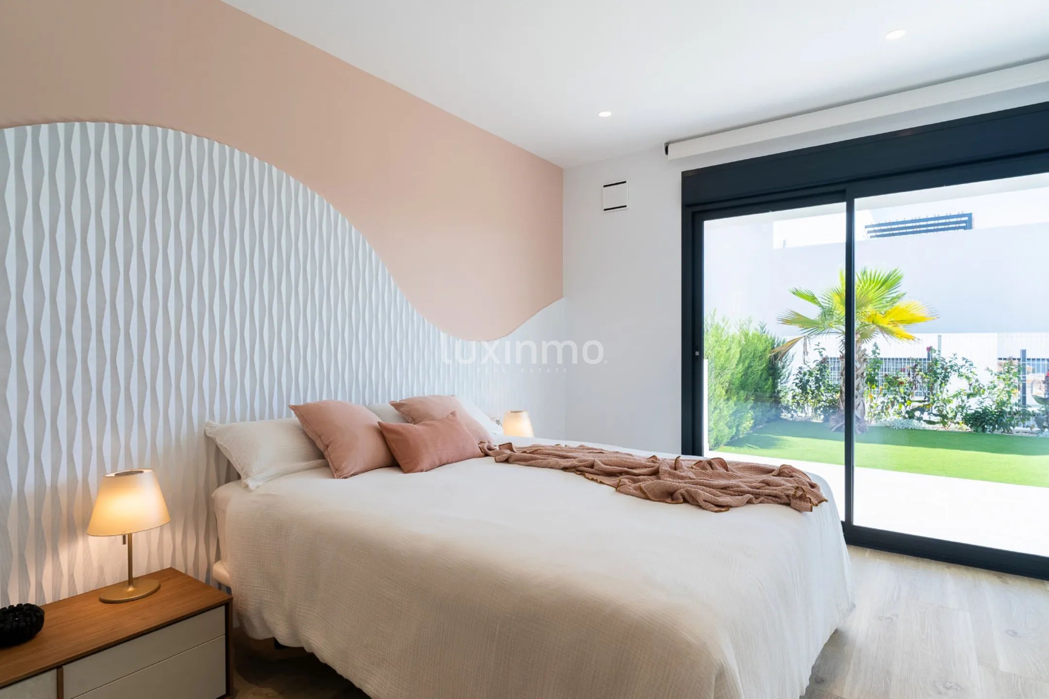 Modern Bungalow w Cumbre del Sol — photo 30