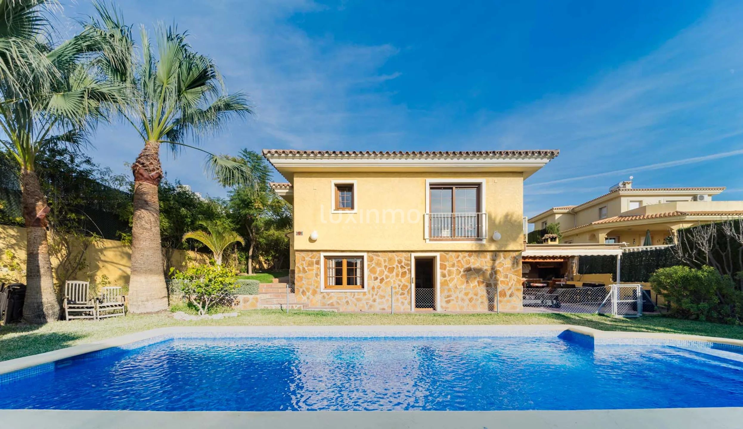 A house with a large garden and a swimming pool in La Nucia is for sale — photo 2