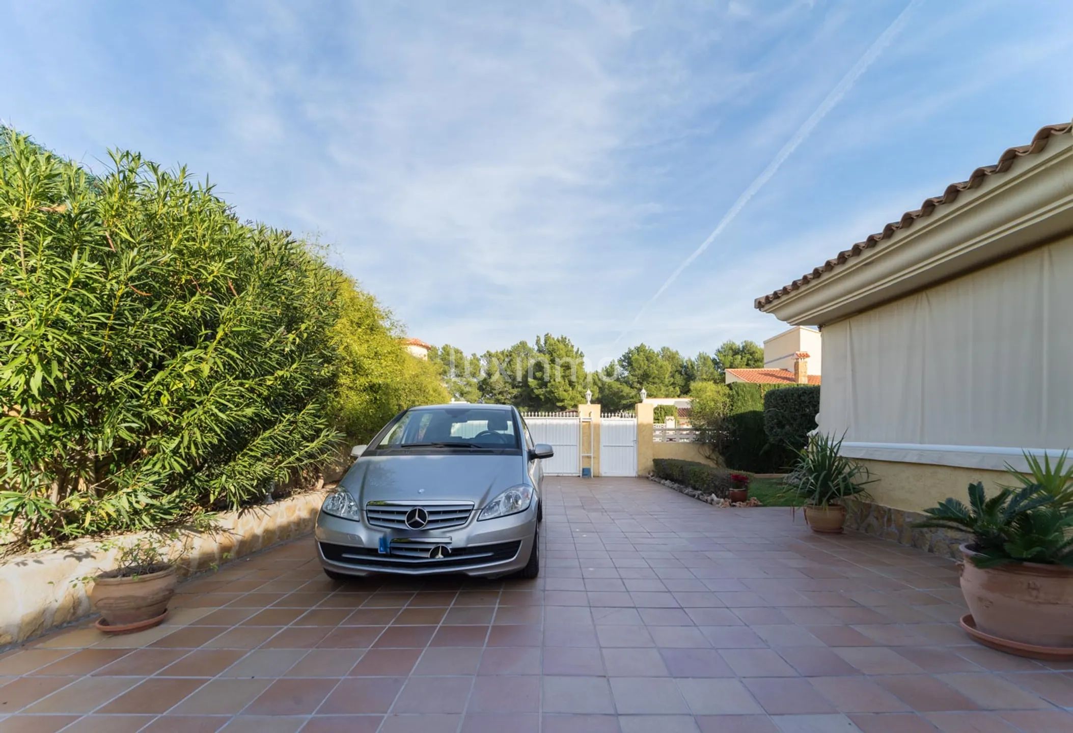 A house with a large garden and a swimming pool in La Nucia is for sale — photo 11