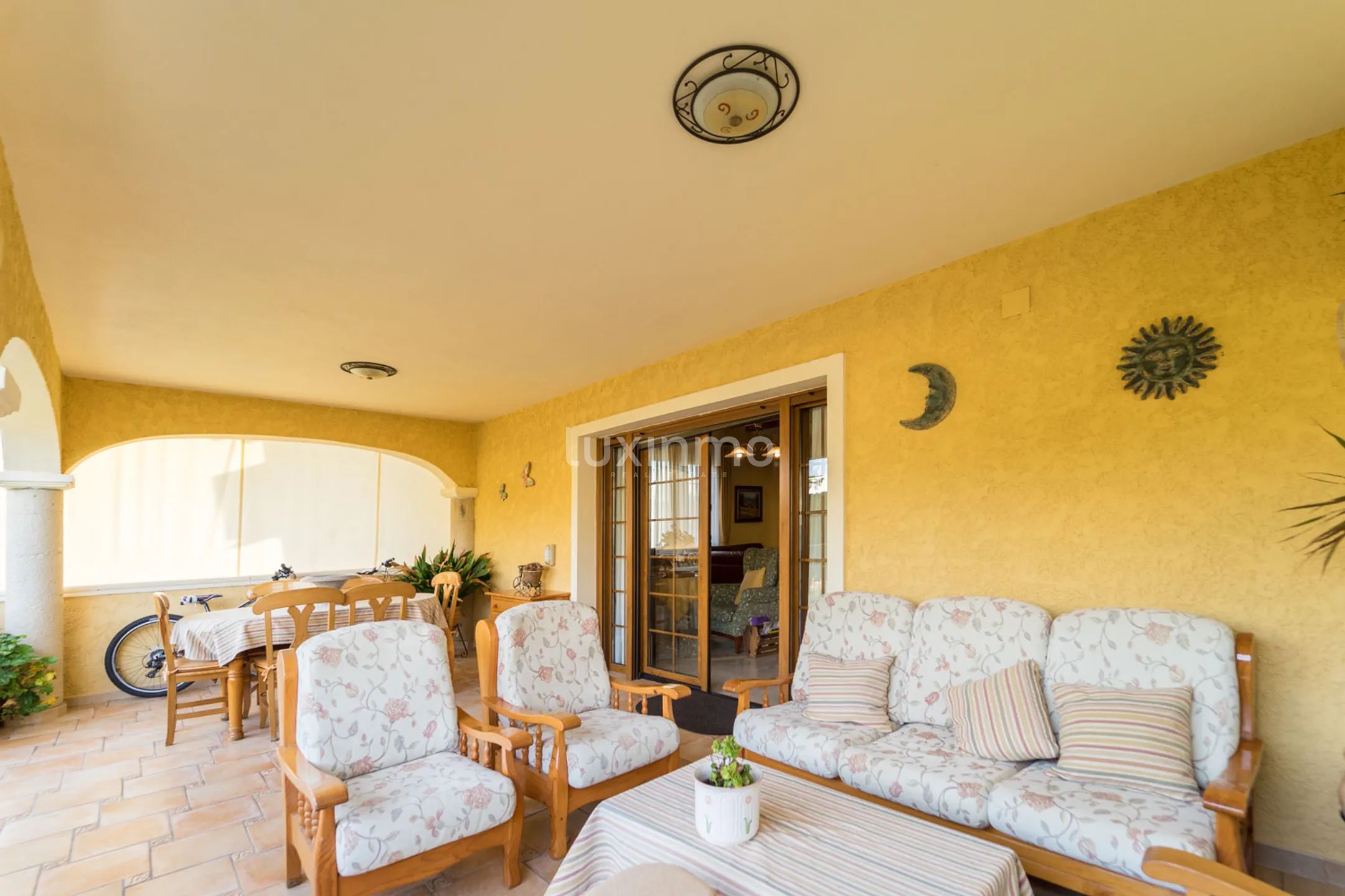 Een huis met een grote tuin en een zwembad in La Nucia is te koop — photo 17
