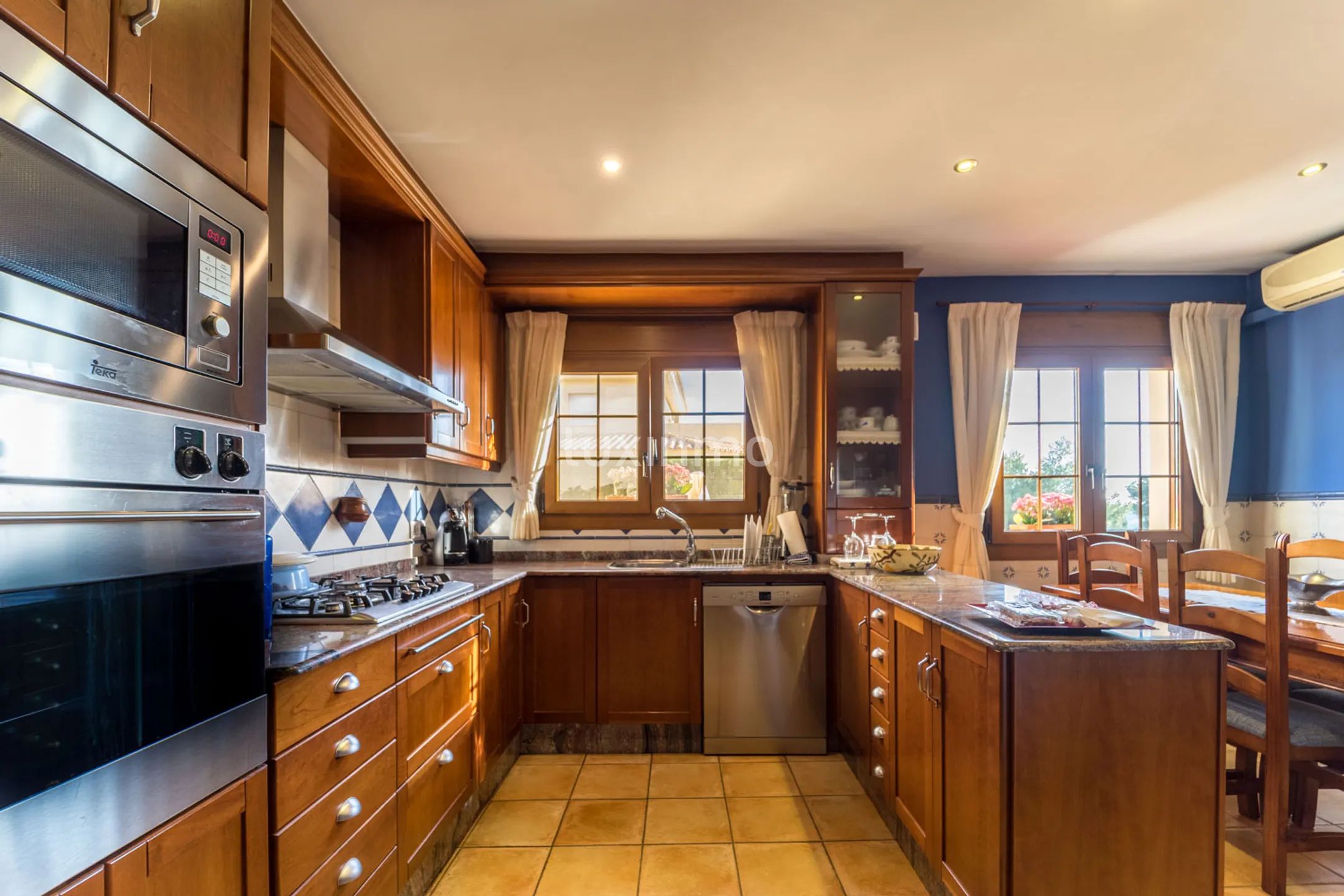 A house with a large garden and a swimming pool in La Nucia is for sale — photo 23