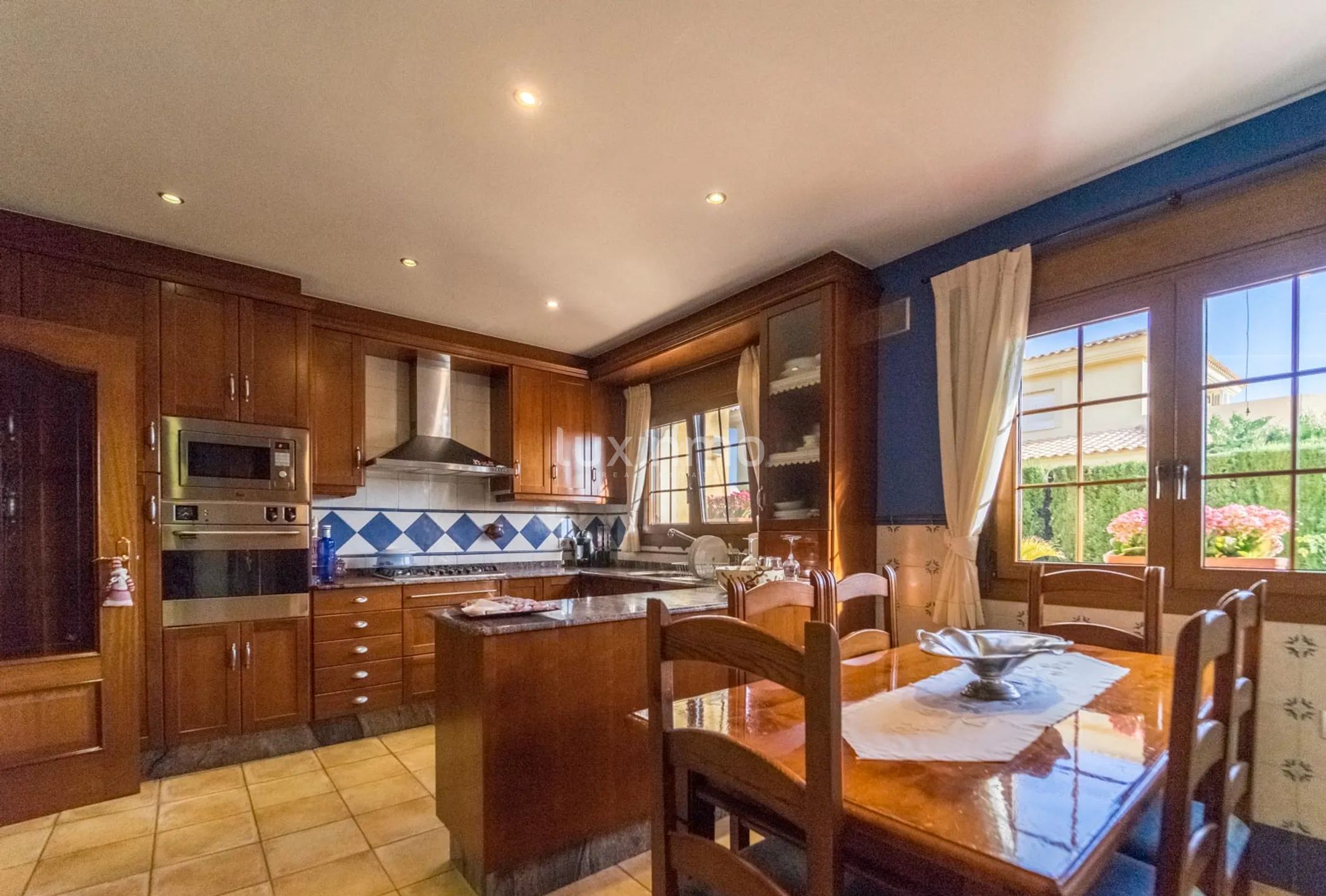 A house with a large garden and a swimming pool in La Nucia is for sale — photo 25