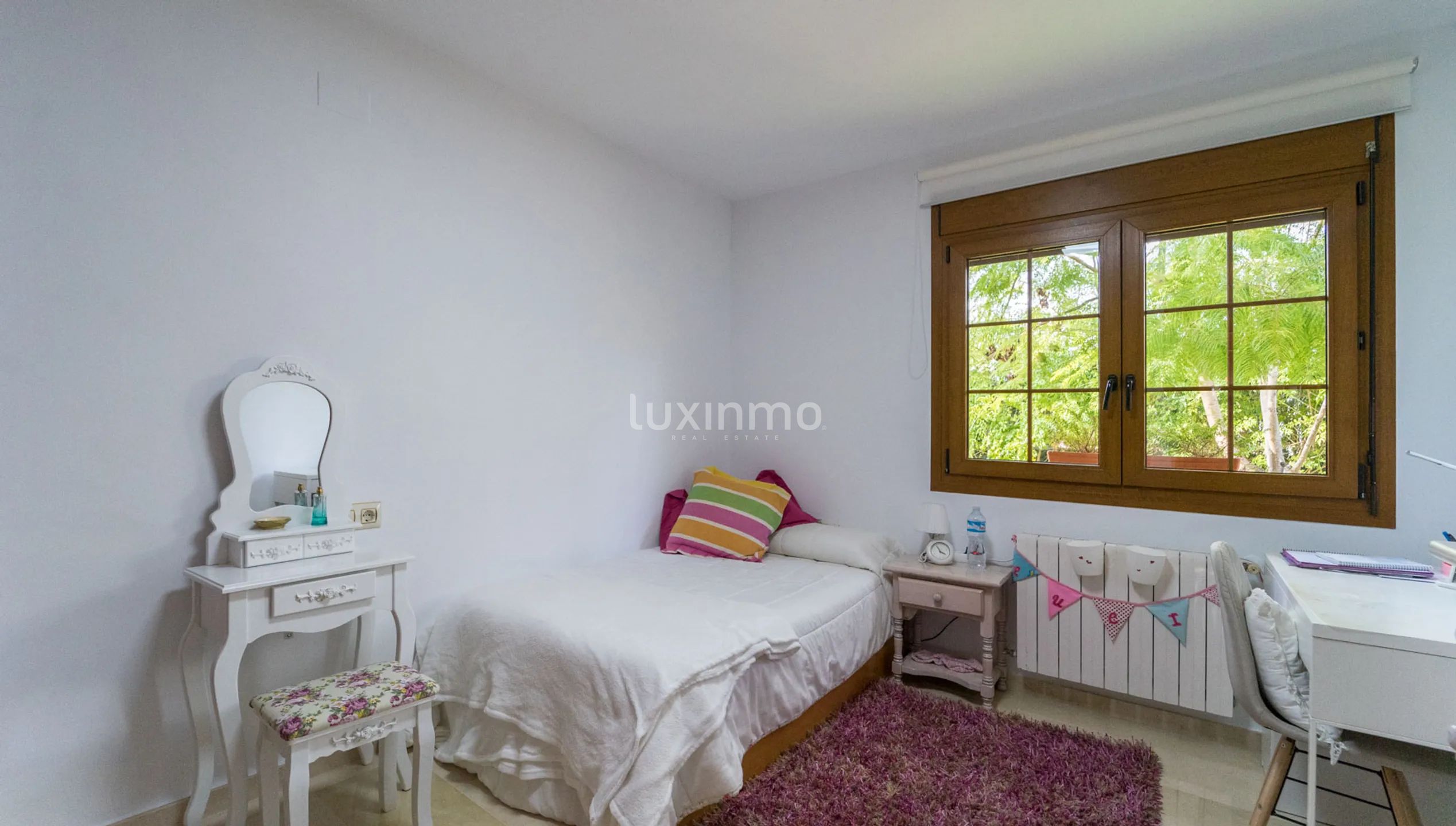 Een huis met een grote tuin en een zwembad in La Nucia is te koop — photo 35