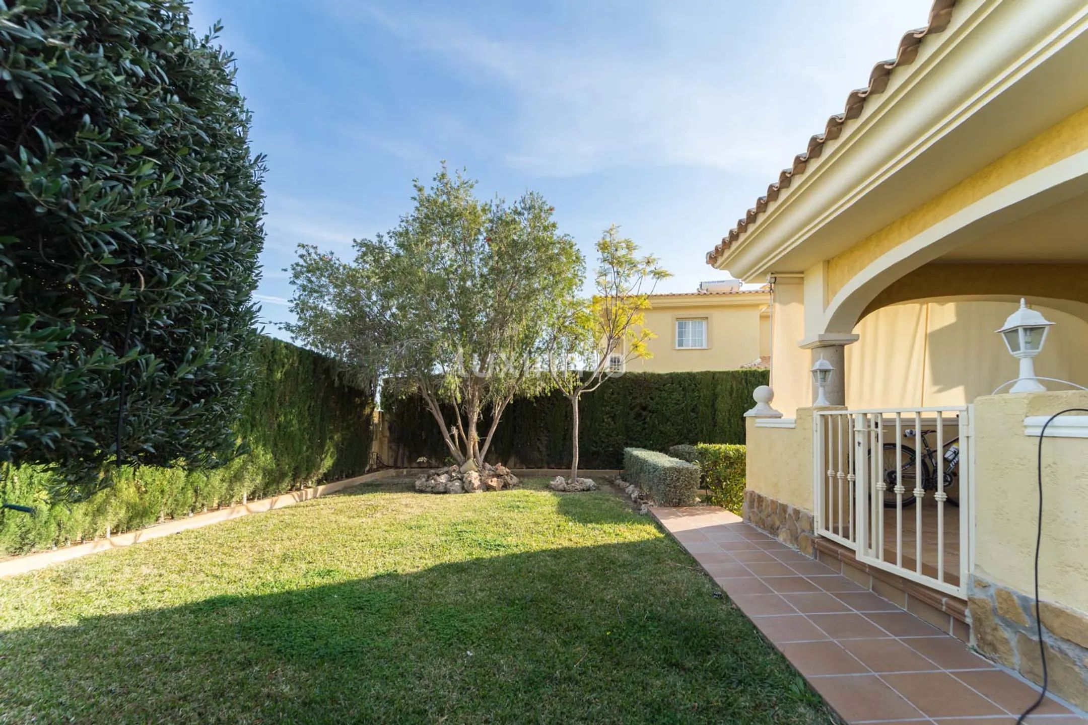 A house with a large garden and a swimming pool in La Nucia is for sale — photo 6
