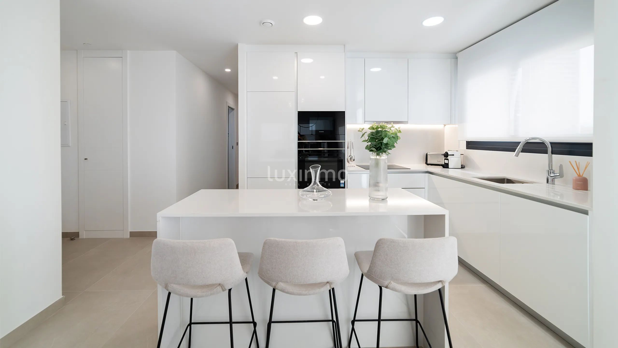 Modern Apartment in West Beach — photo 12