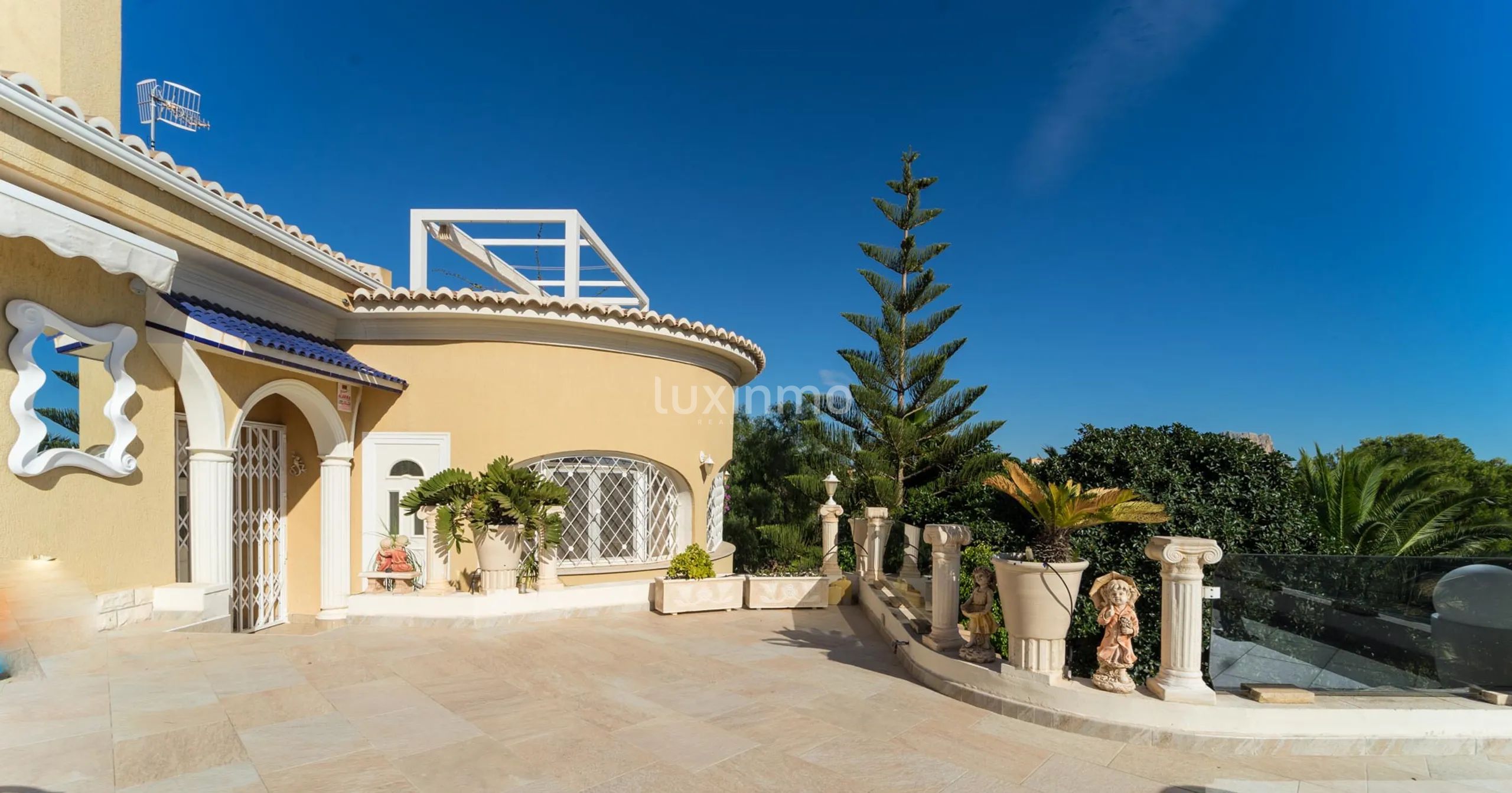 Fantastische Villa mit Meerblick und Garten in Calpe — photo 1