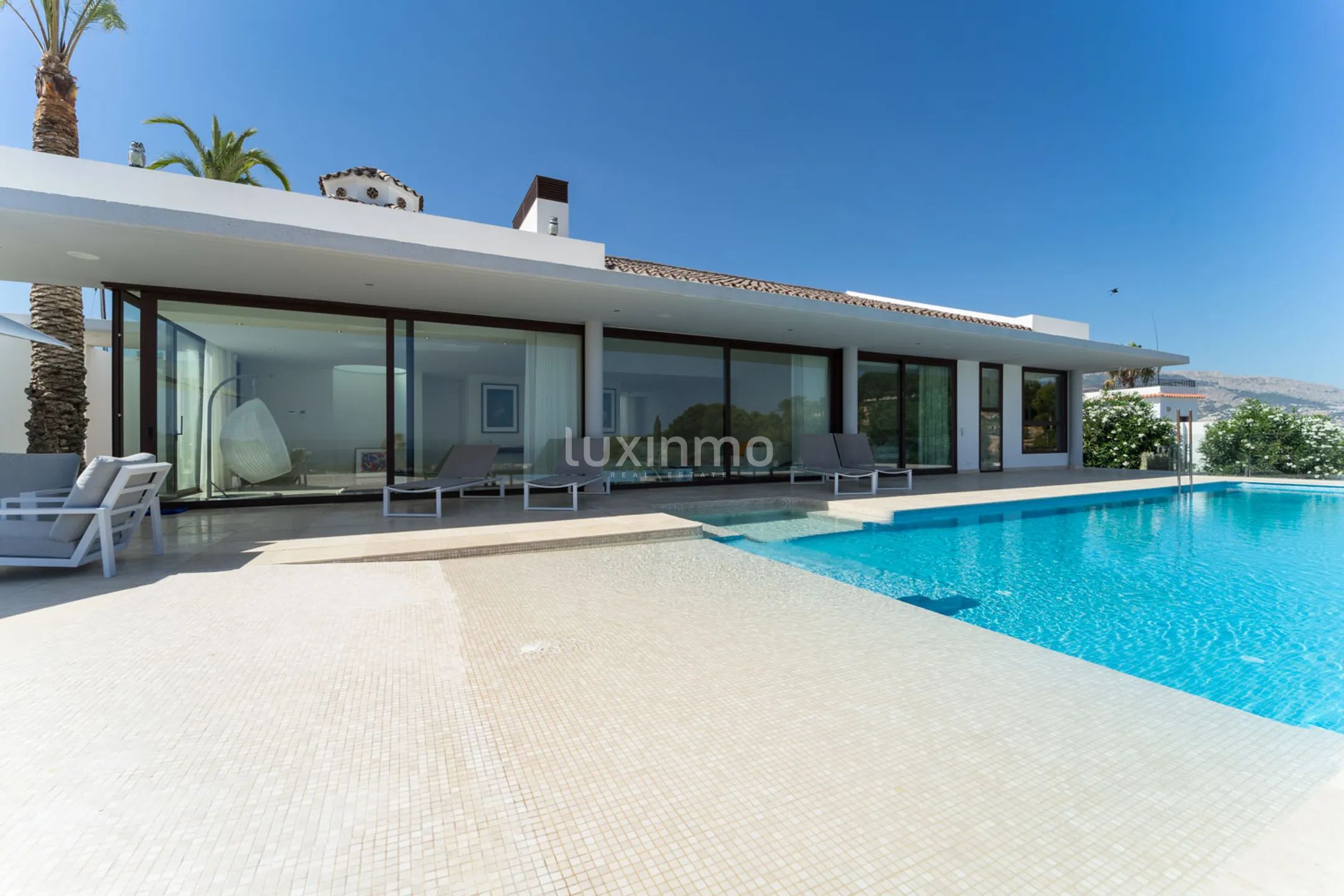 Chalet único con piscina y vistas al mar en venta en Altea — photo 11