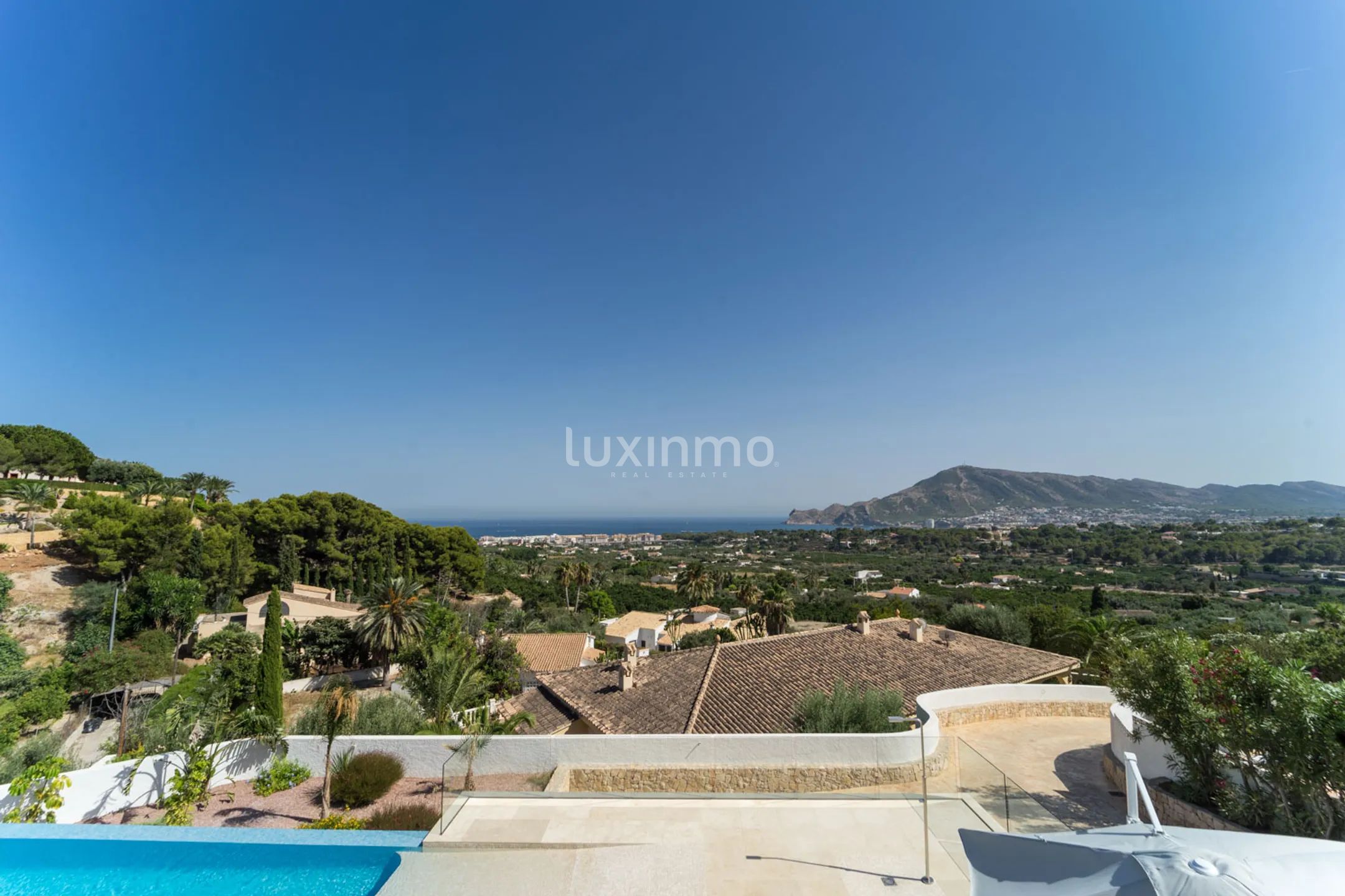 Chalet único con piscina y vistas al mar en venta en Altea — photo 33