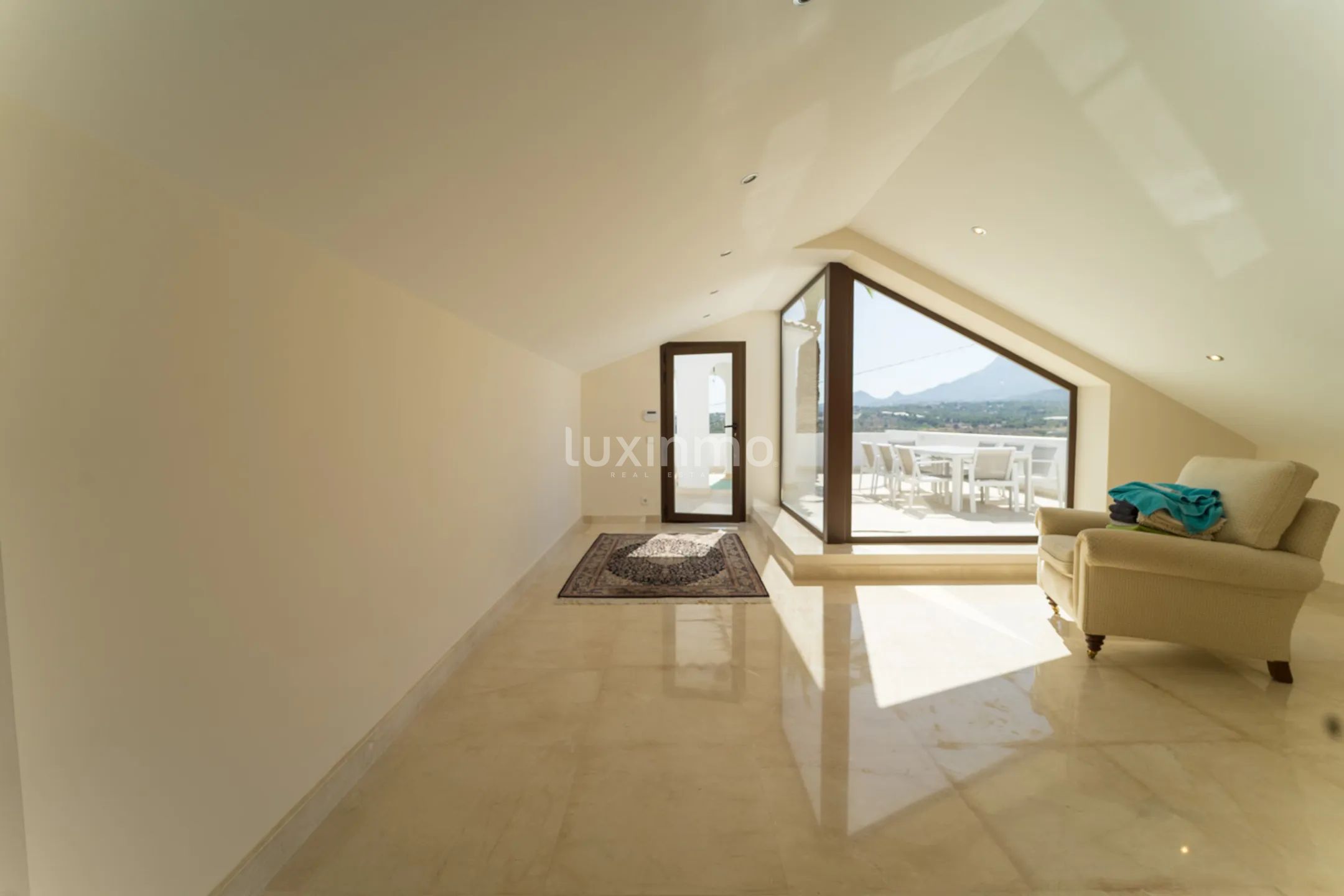Chalet único con piscina y vistas al mar en venta en Altea — photo 35