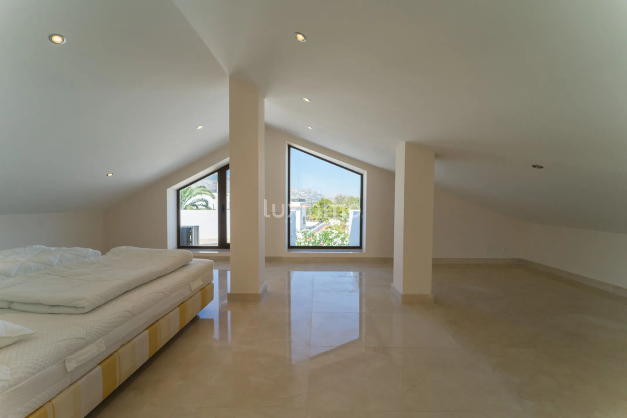 Chalet único con piscina y vistas al mar en venta en Altea — photo 36