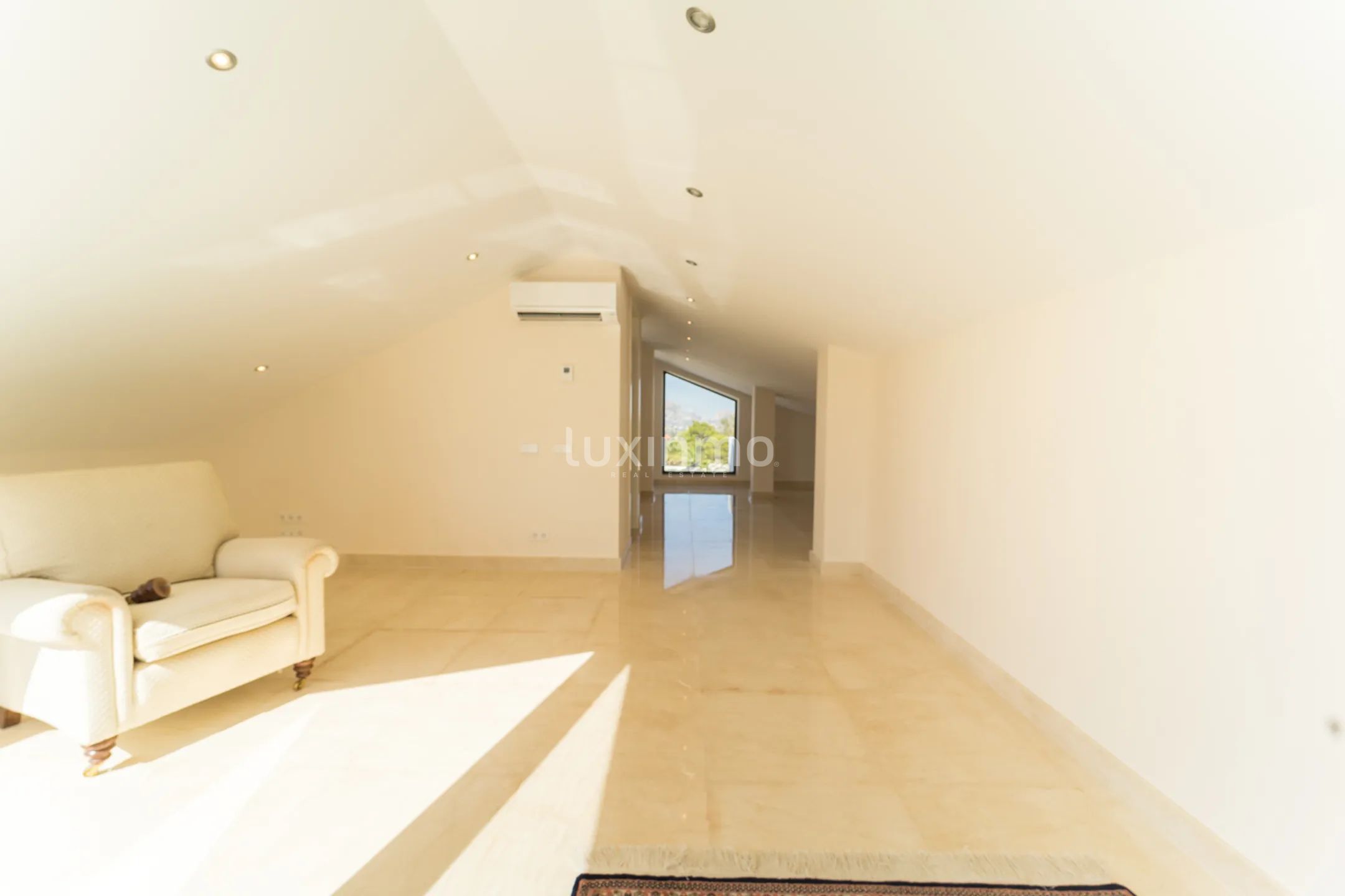 Chalet único con piscina y vistas al mar en venta en Altea — photo 37