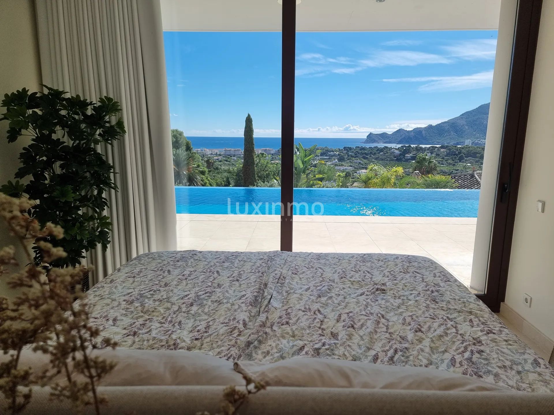 Chalet único con piscina y vistas al mar en venta en Altea — photo 14