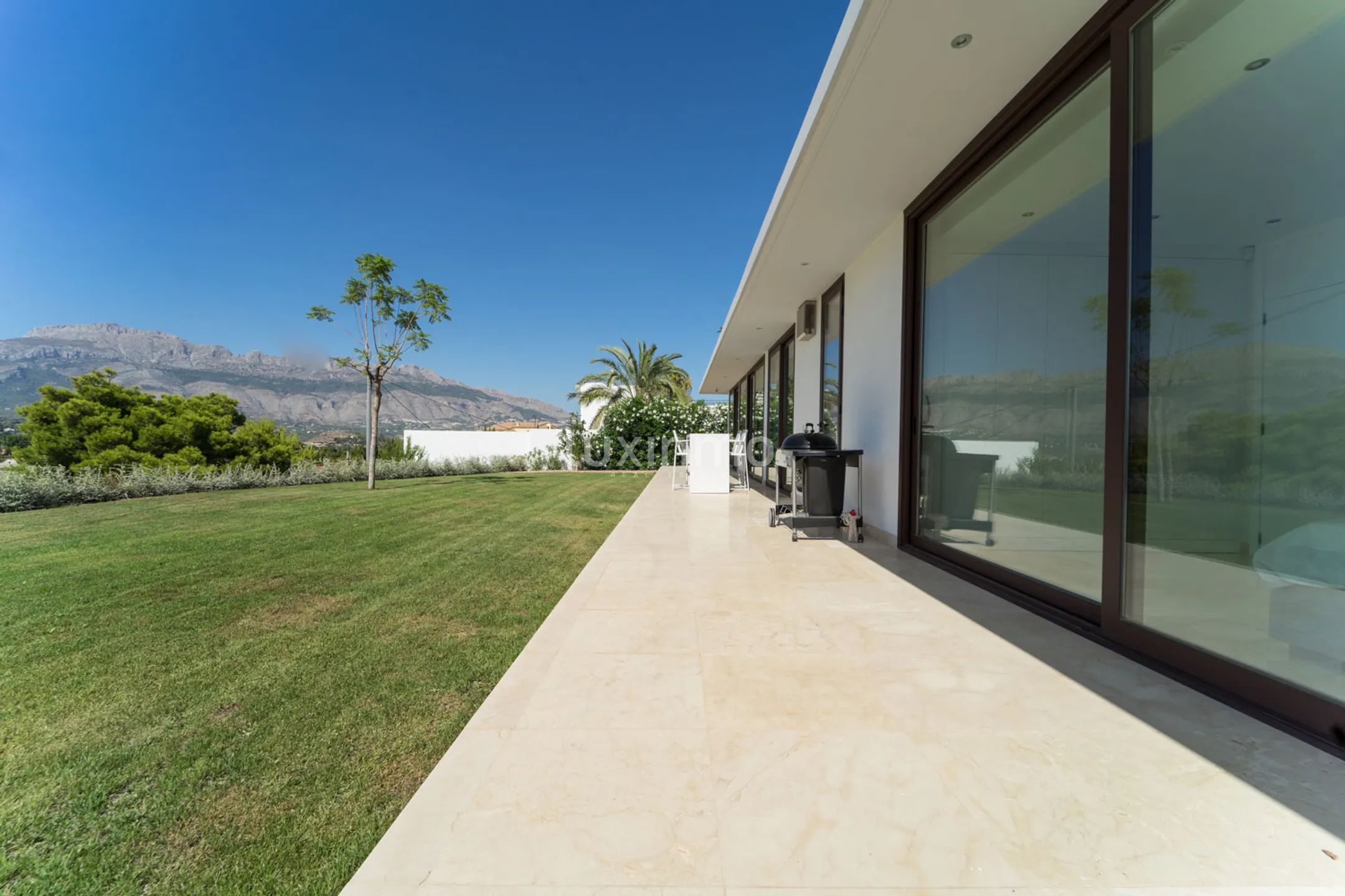 Chalet único con piscina y vistas al mar en venta en Altea — photo 9