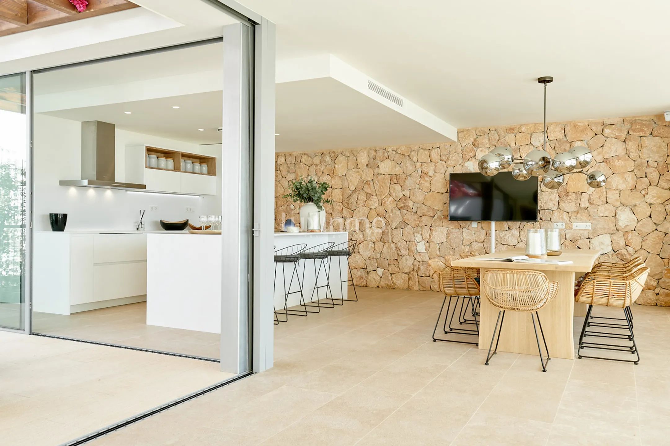 Nowo wybudowana willa w Cala Comte Ibiza — photo 8