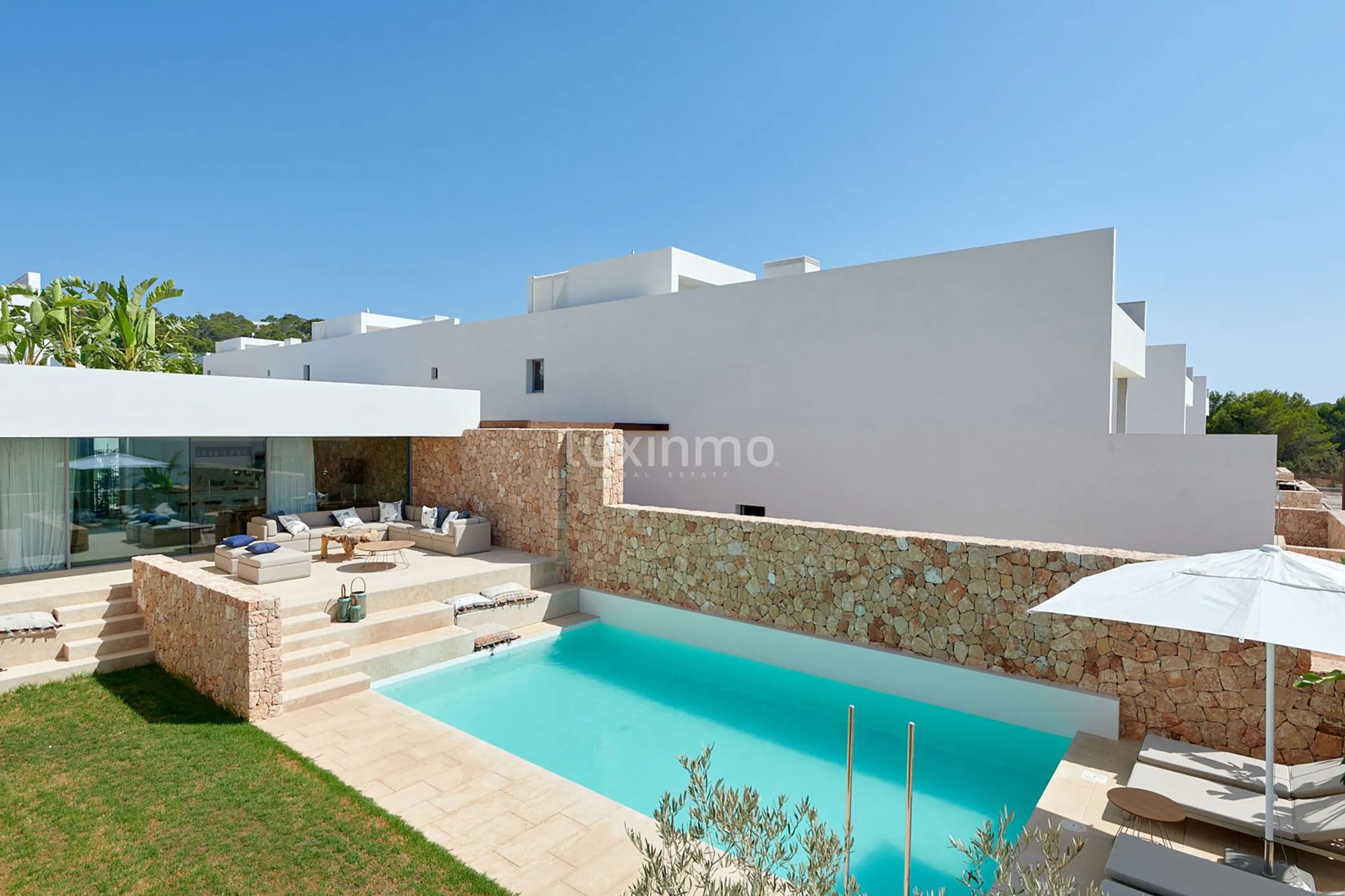 Nowo wybudowana willa w Cala Comte Ibiza — photo 31