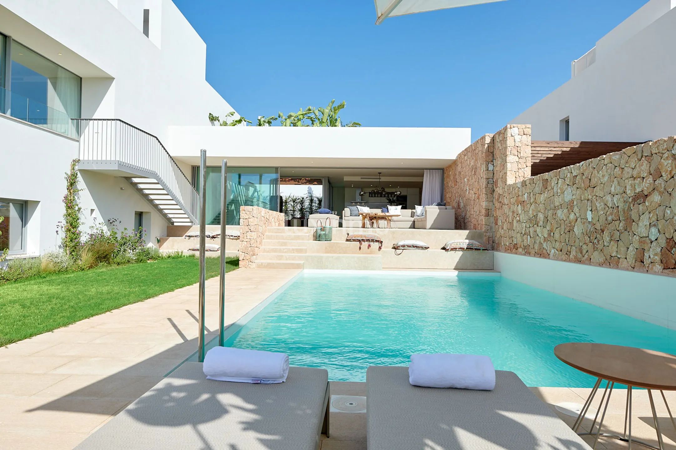Nowoczesna willa w Cala Comte Ibiza — photo 1