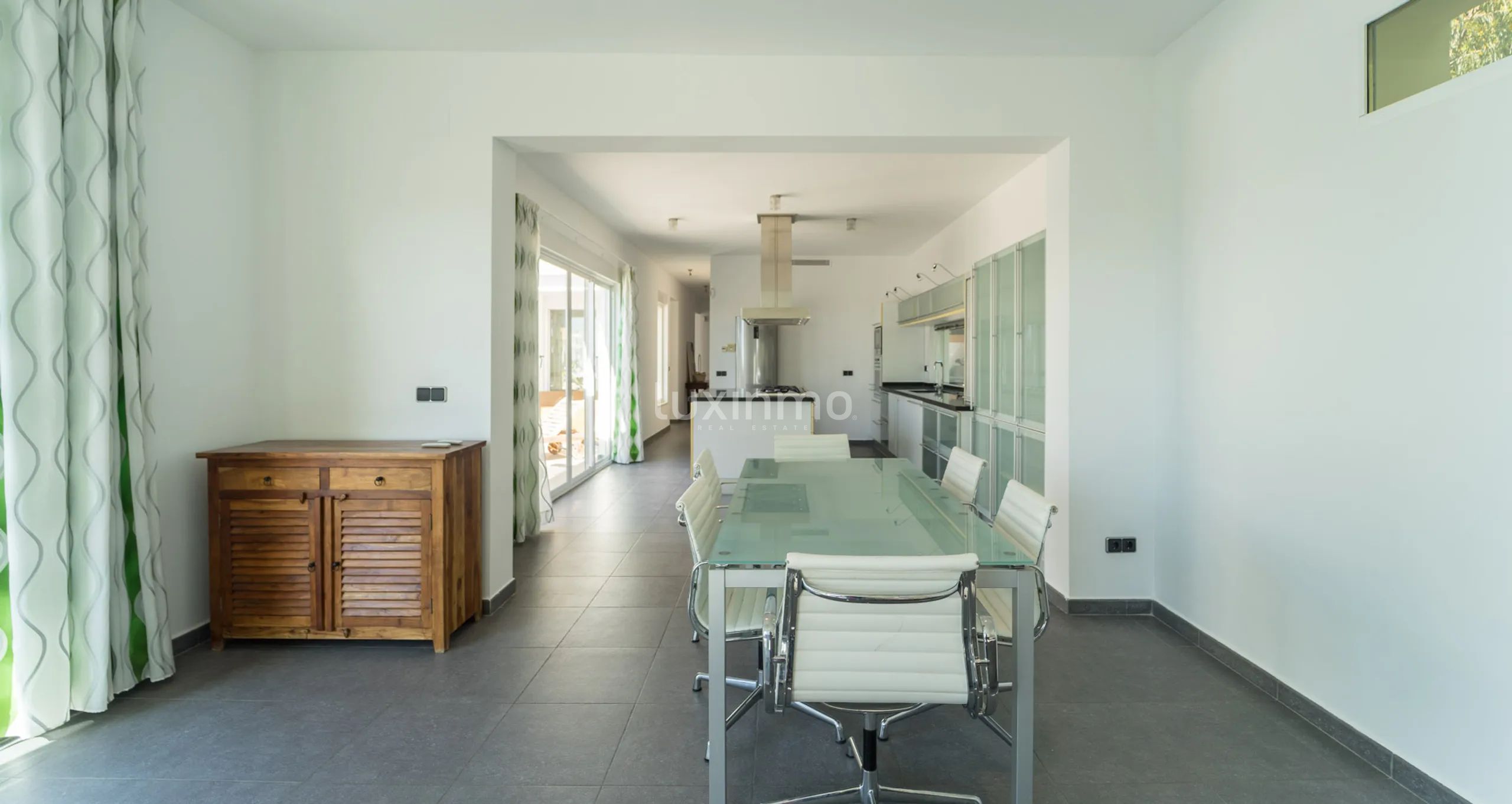 Villa with sea views and a large garden in Altea — photo 13