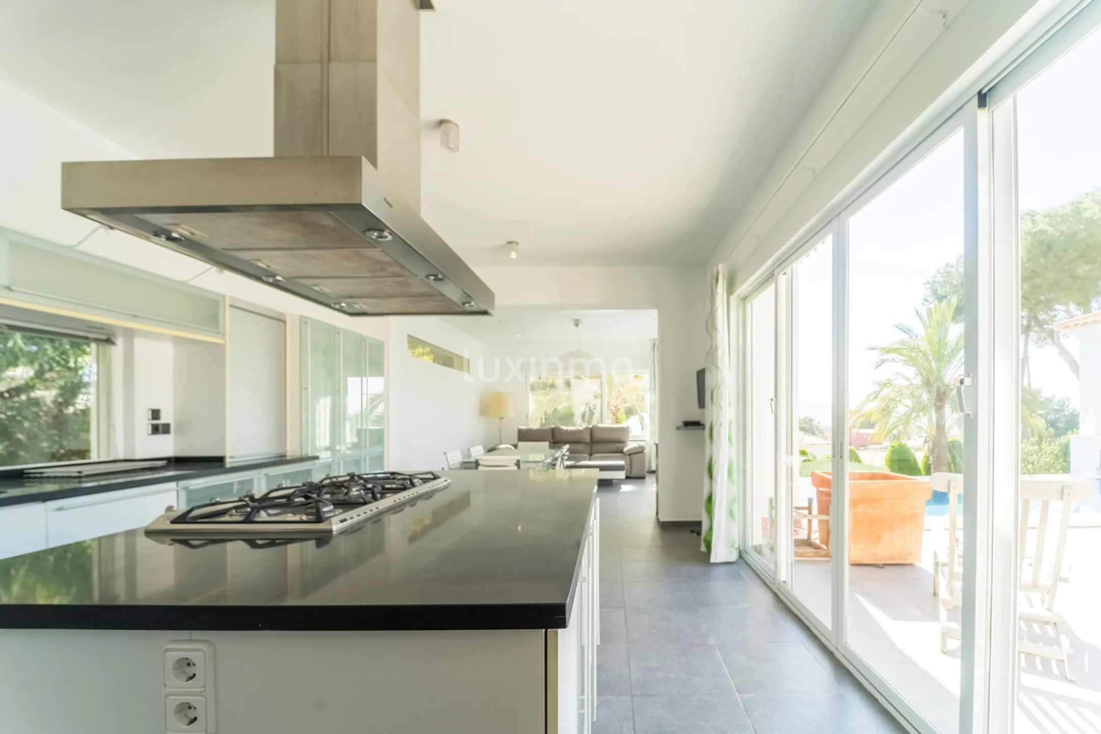 Villa with sea views and a large garden in Altea — photo 16