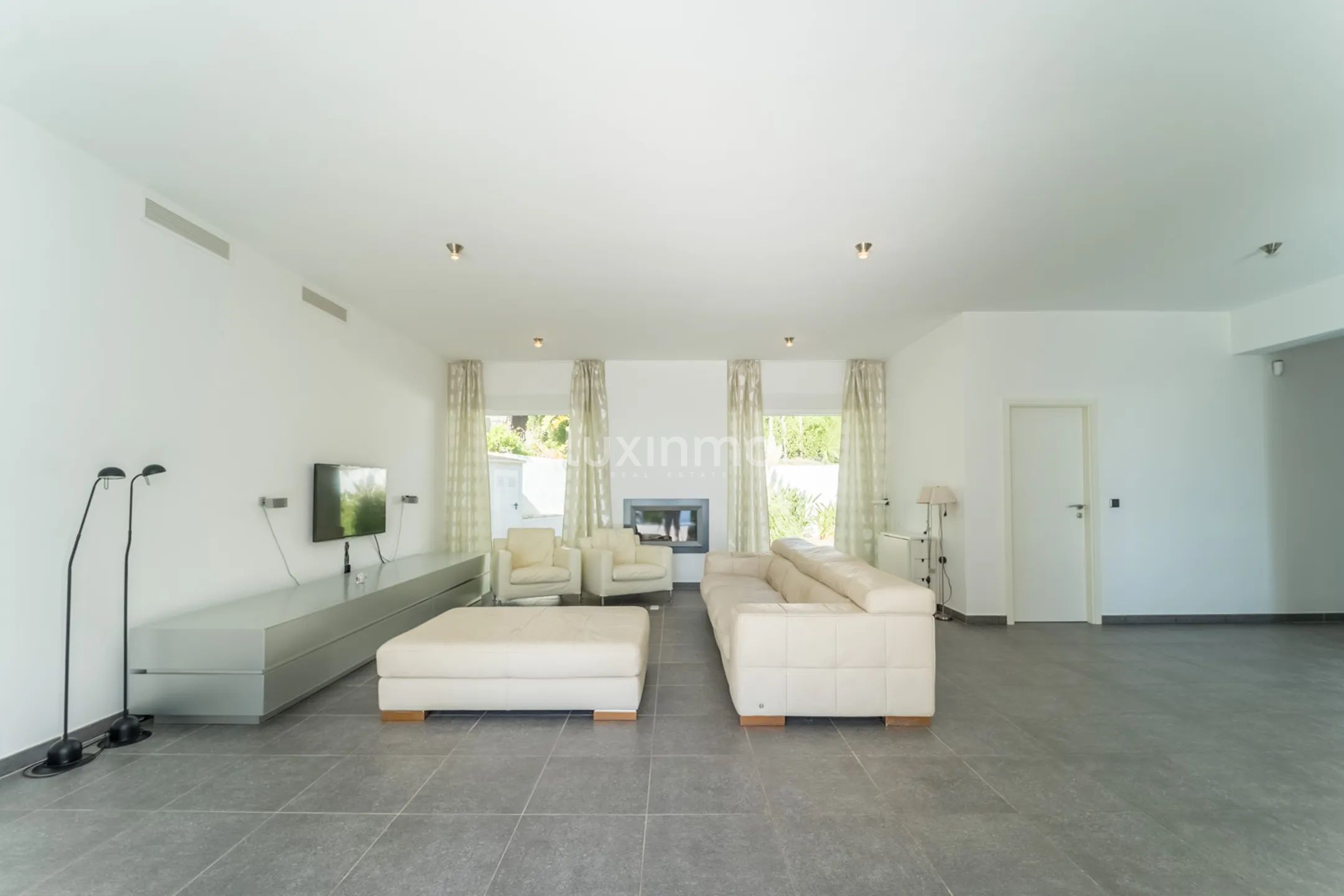 Villa with sea views and a large garden in Altea — photo 19