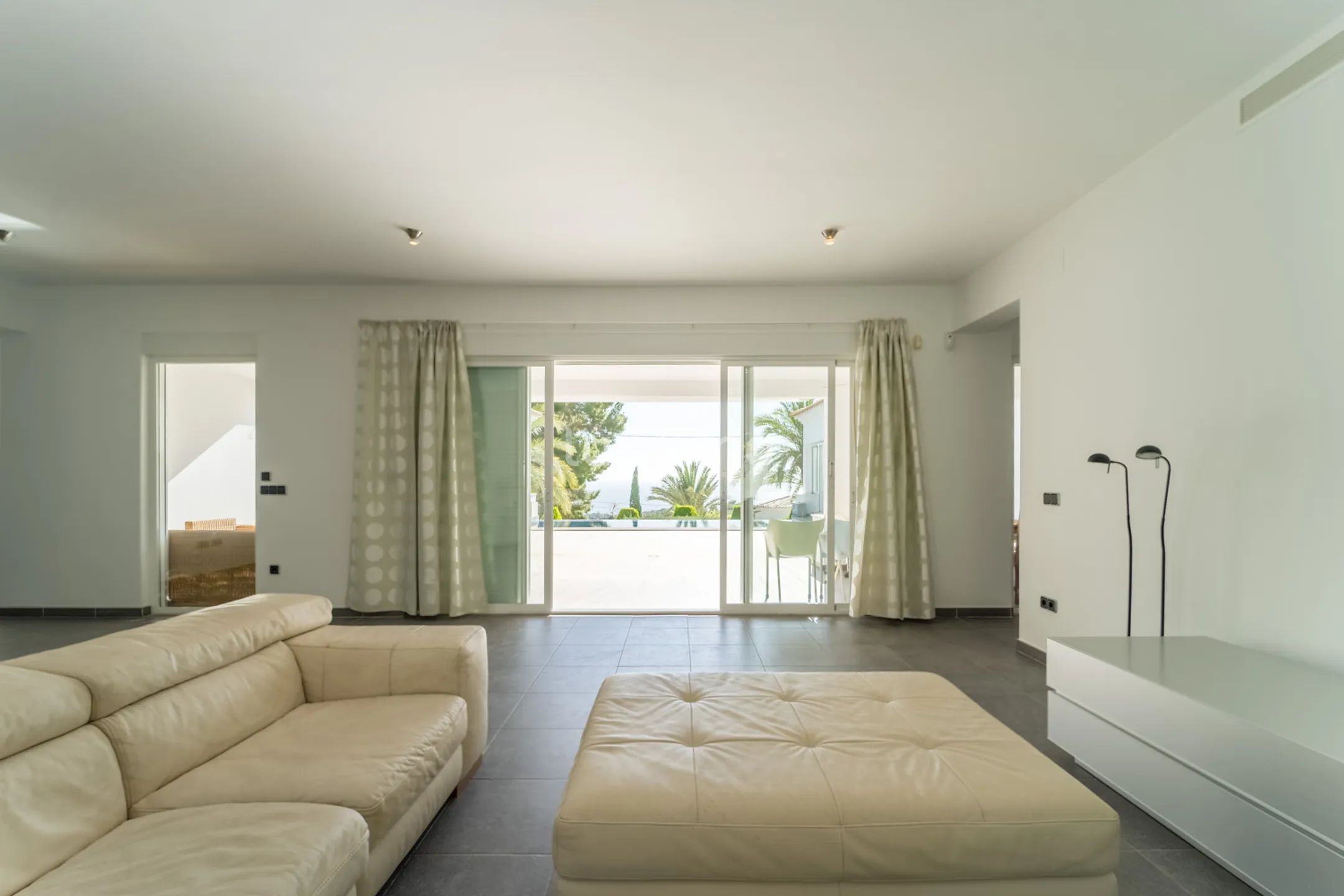 Villa with sea views and a large garden in Altea — photo 20