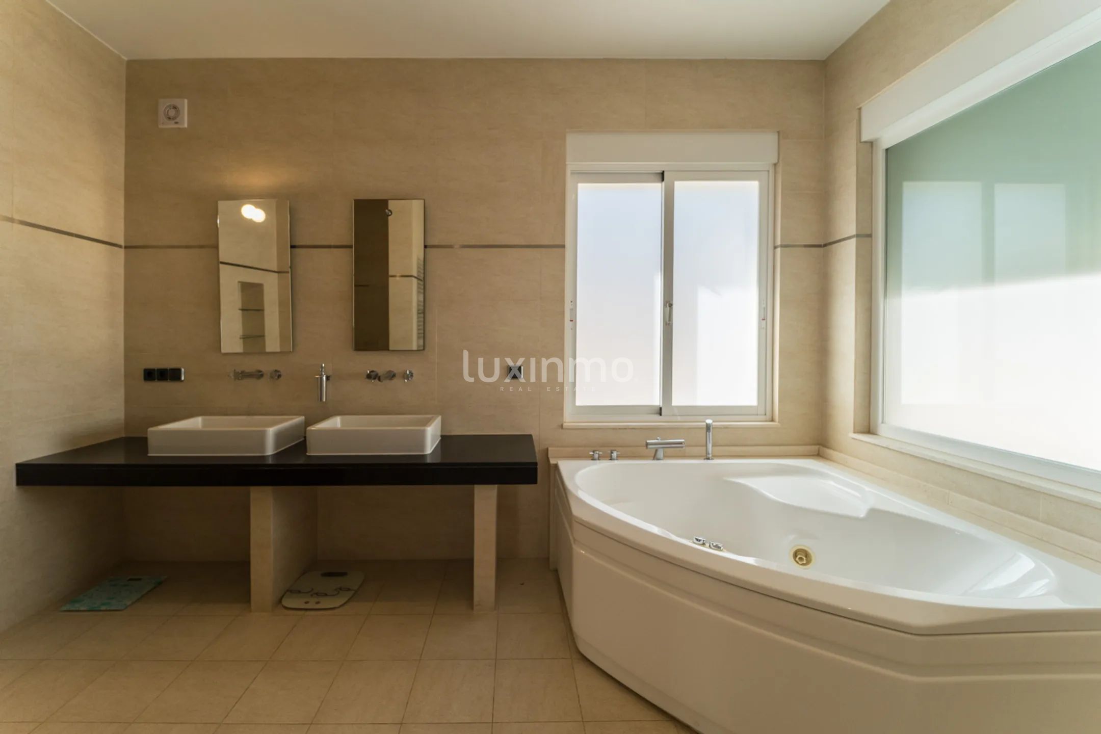 Villa with sea views and a large garden in Altea — photo 27