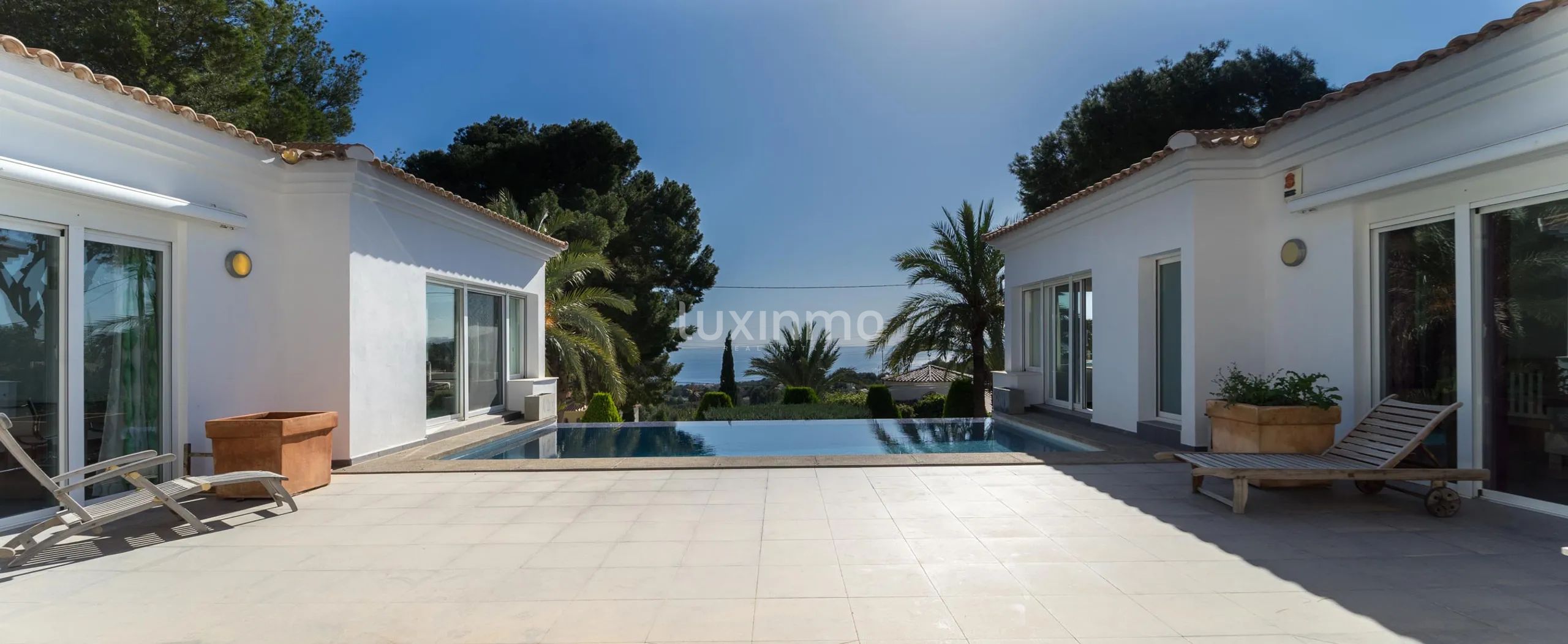 Villa with sea views and a large garden in Altea — photo 2