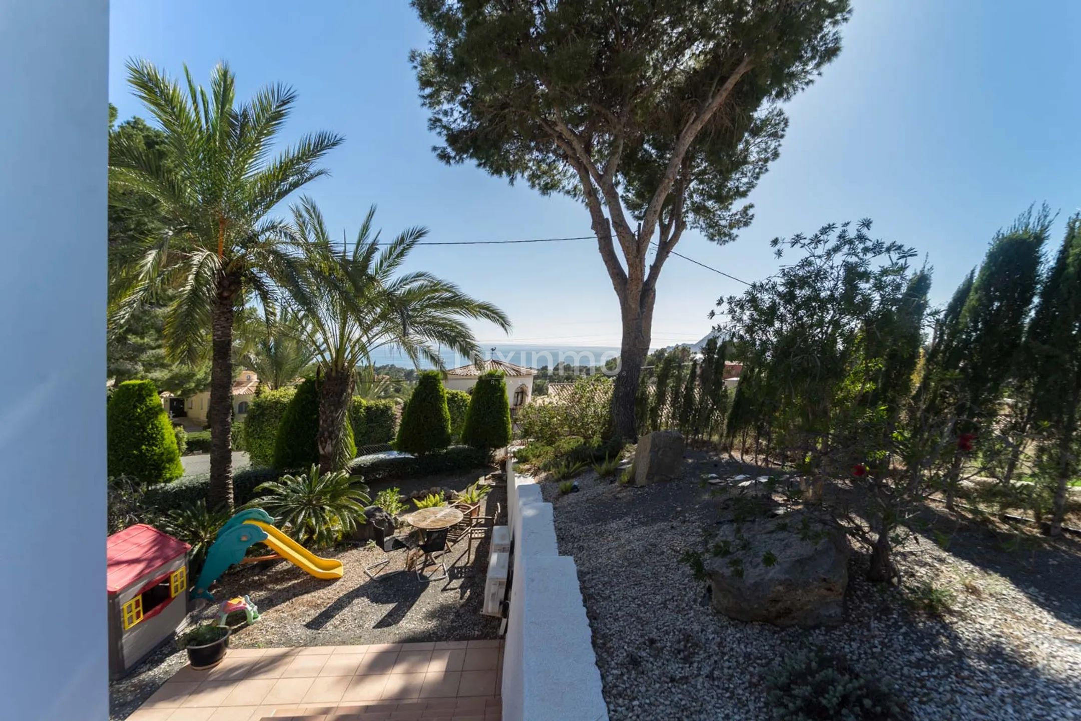 Villa with sea views and a large garden in Altea — photo 35