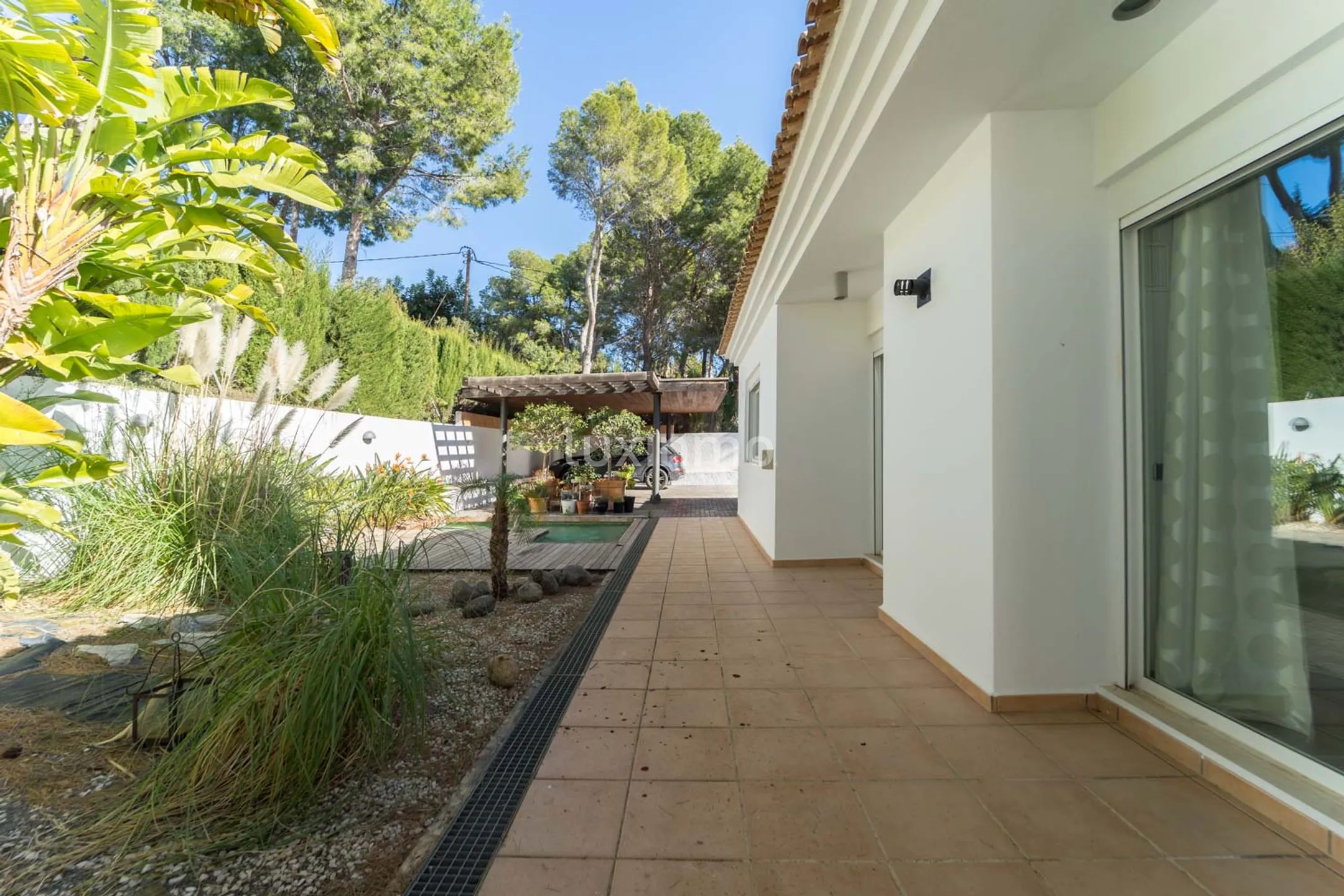 Villa with sea views and a large garden in Altea — photo 37