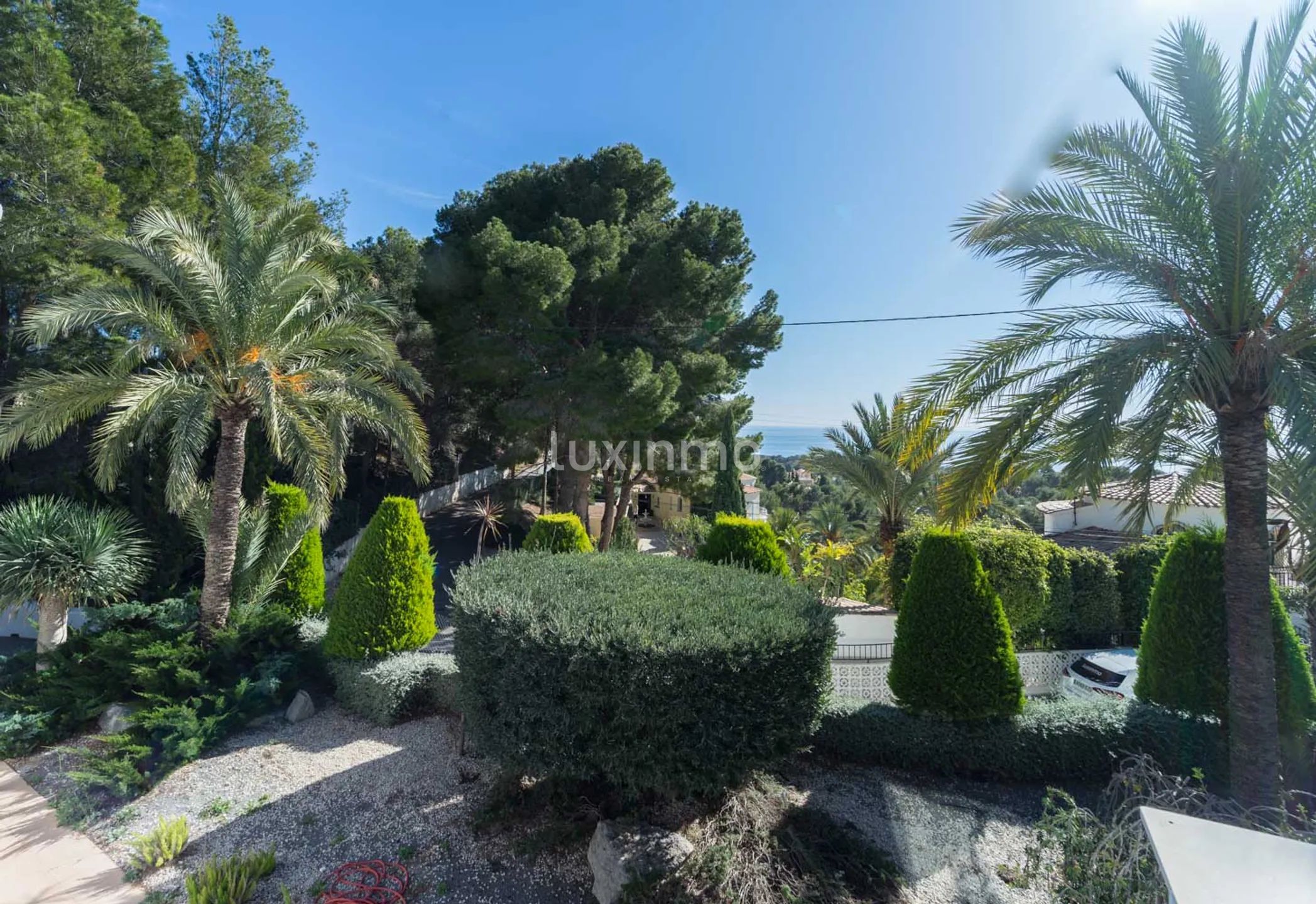 Villa with sea views and a large garden in Altea — photo 5